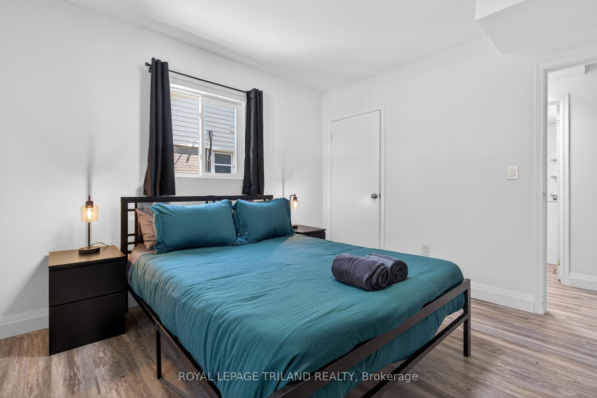 Photo 11 of 1223 Sunningdale Road E, London, North C — HOMEH