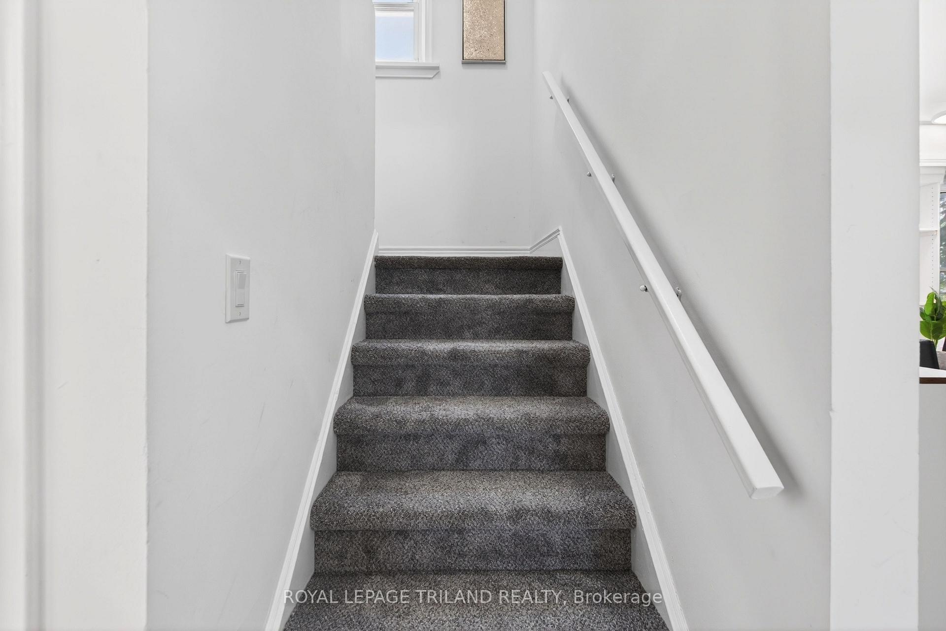 Photo 14 of 1223 Sunningdale Road E, London, North C — HOMEH