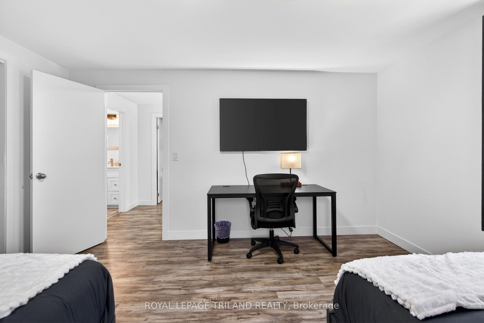 Photo 16 of 1223 Sunningdale Road E, London, North C — HOMEH