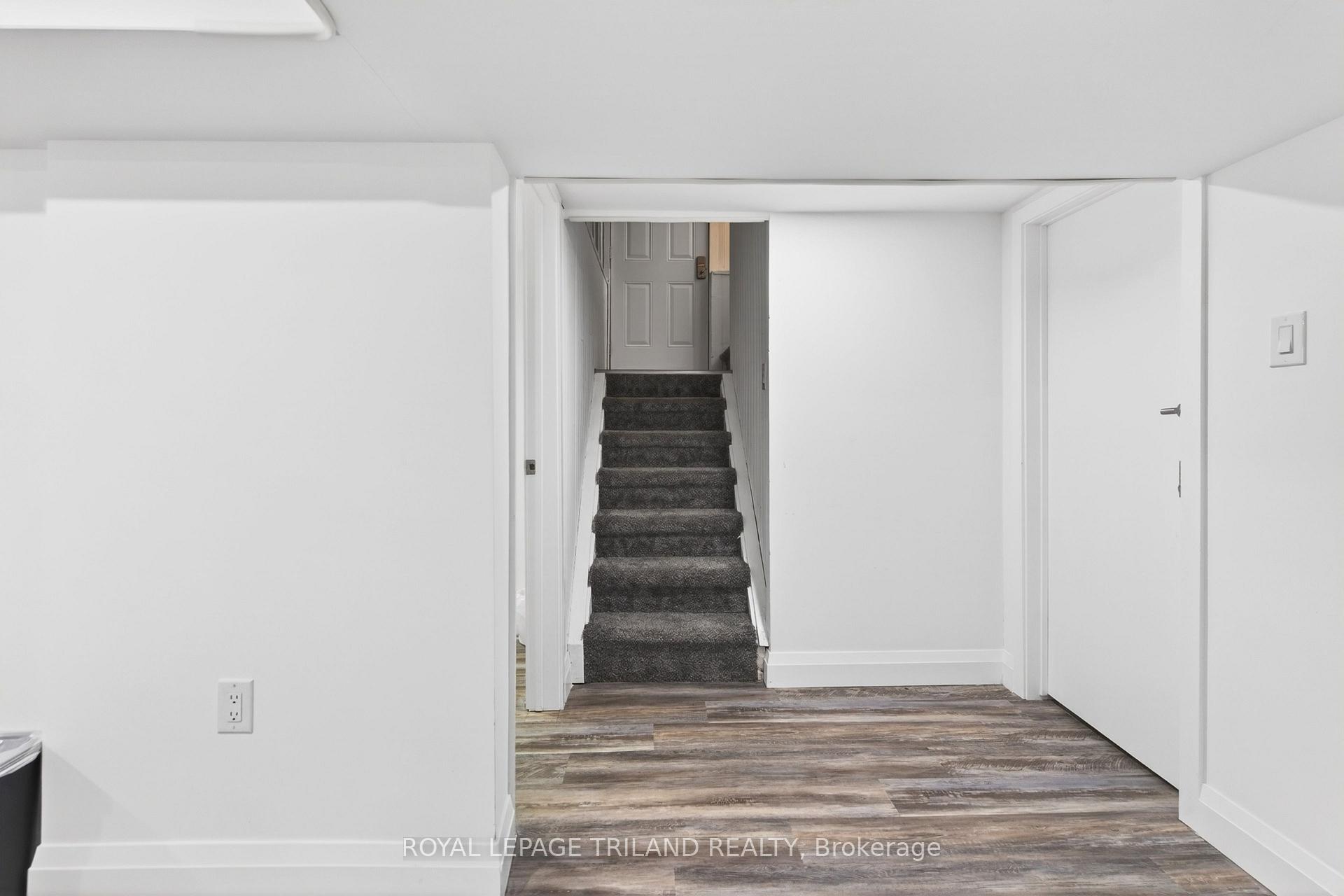 Photo 23 of 1223 Sunningdale Road E, London, North C — HOMEH
