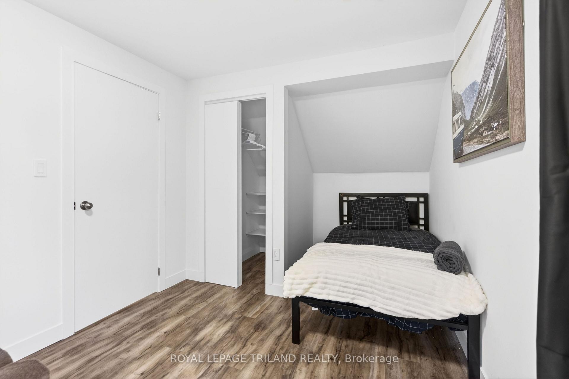 Photo 24 of 1223 Sunningdale Road E, London, North C — HOMEH