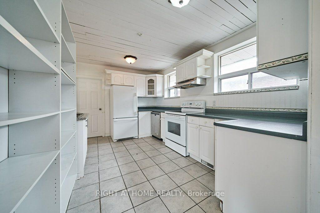 Photo 3 of 213 Cabot Street, Oshawa, Vanier — HOMEH