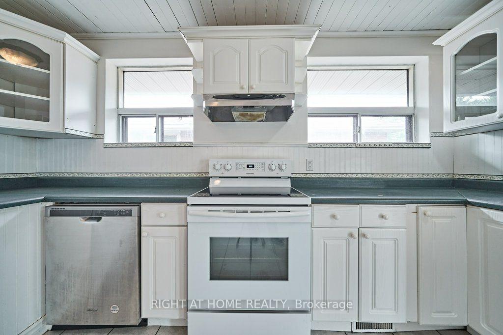 Photo 5 of 213 Cabot Street, Oshawa, Vanier — HOMEH