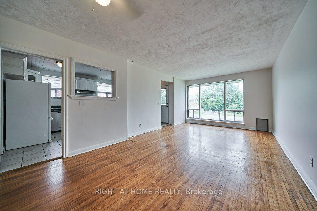 Photo 10 of 213 Cabot Street, Oshawa, Vanier — HOMEH