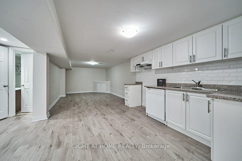 Photo 24 of 213 Cabot Street, Oshawa, Vanier — HOMEH