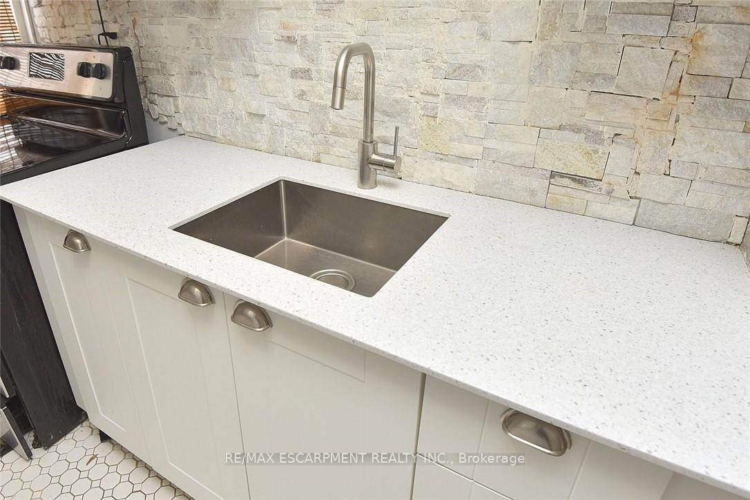 Photo 30 of 103 Sherman Avenue S, Hamilton, Stipley — HOMEH