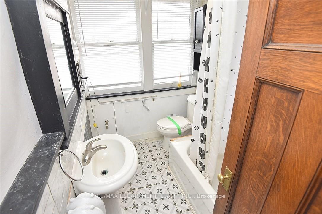 Photo 33 of 103 Sherman Avenue S, Hamilton, Stipley — HOMEH