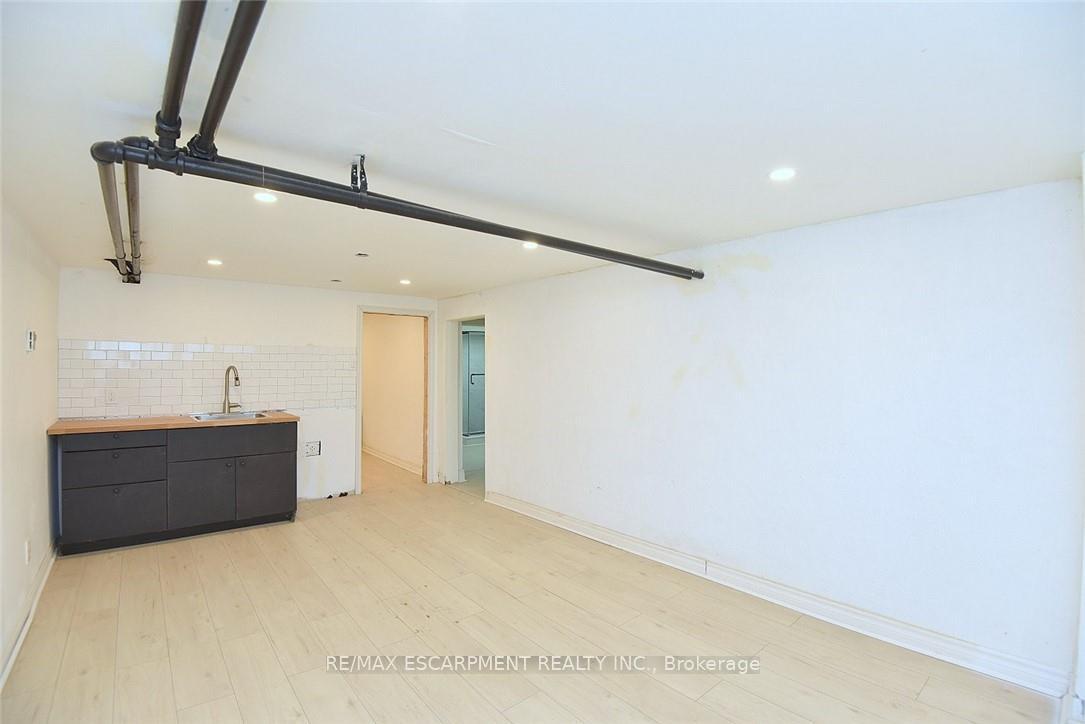 Photo 35 of 103 Sherman Avenue S, Hamilton, Stipley — HOMEH
