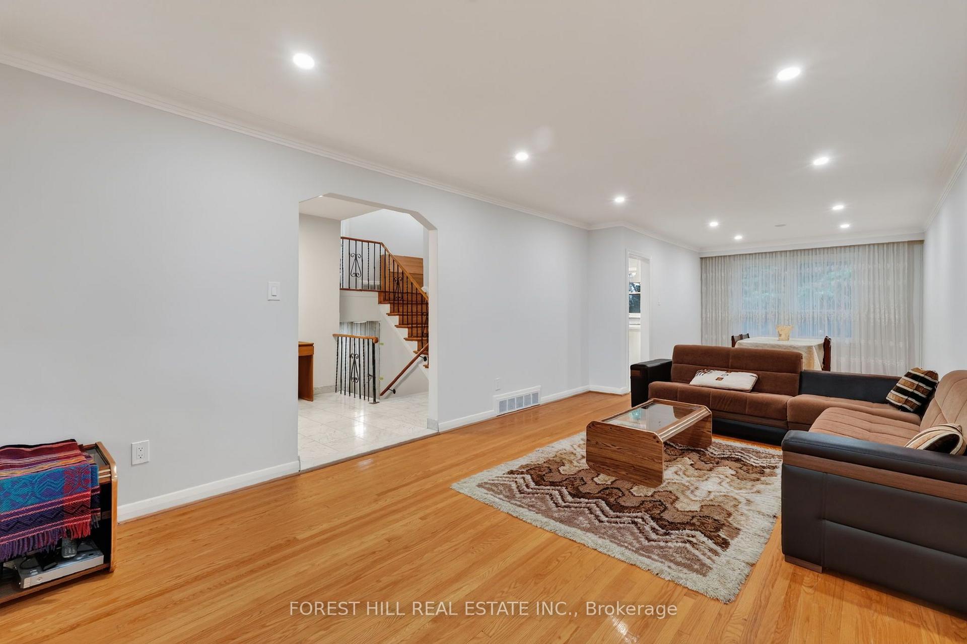 Photo 3 of 169 Overbrook Place, North York, Bathurst Manor — HOMEH