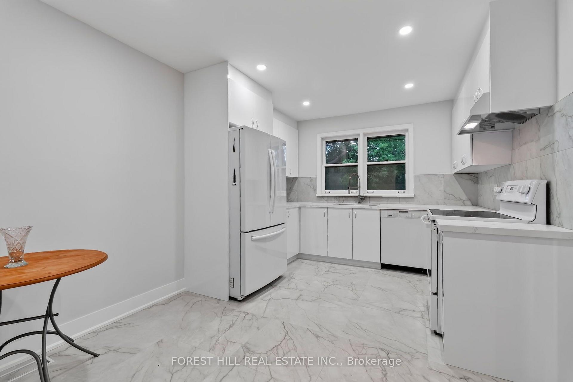 Photo 7 of 169 Overbrook Place, North York, Bathurst Manor — HOMEH