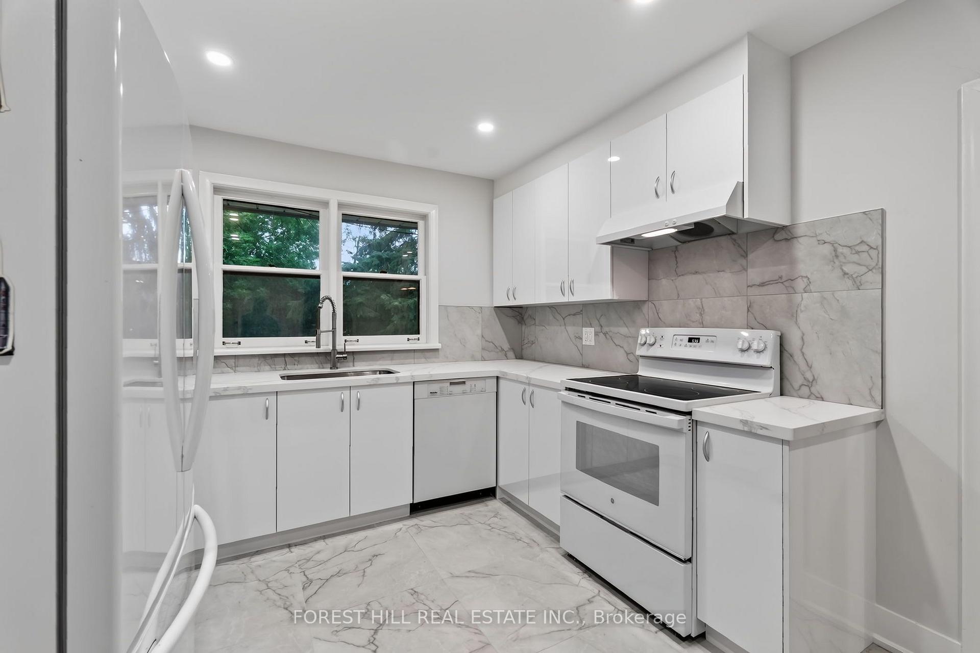Photo 8 of 169 Overbrook Place, North York, Bathurst Manor — HOMEH