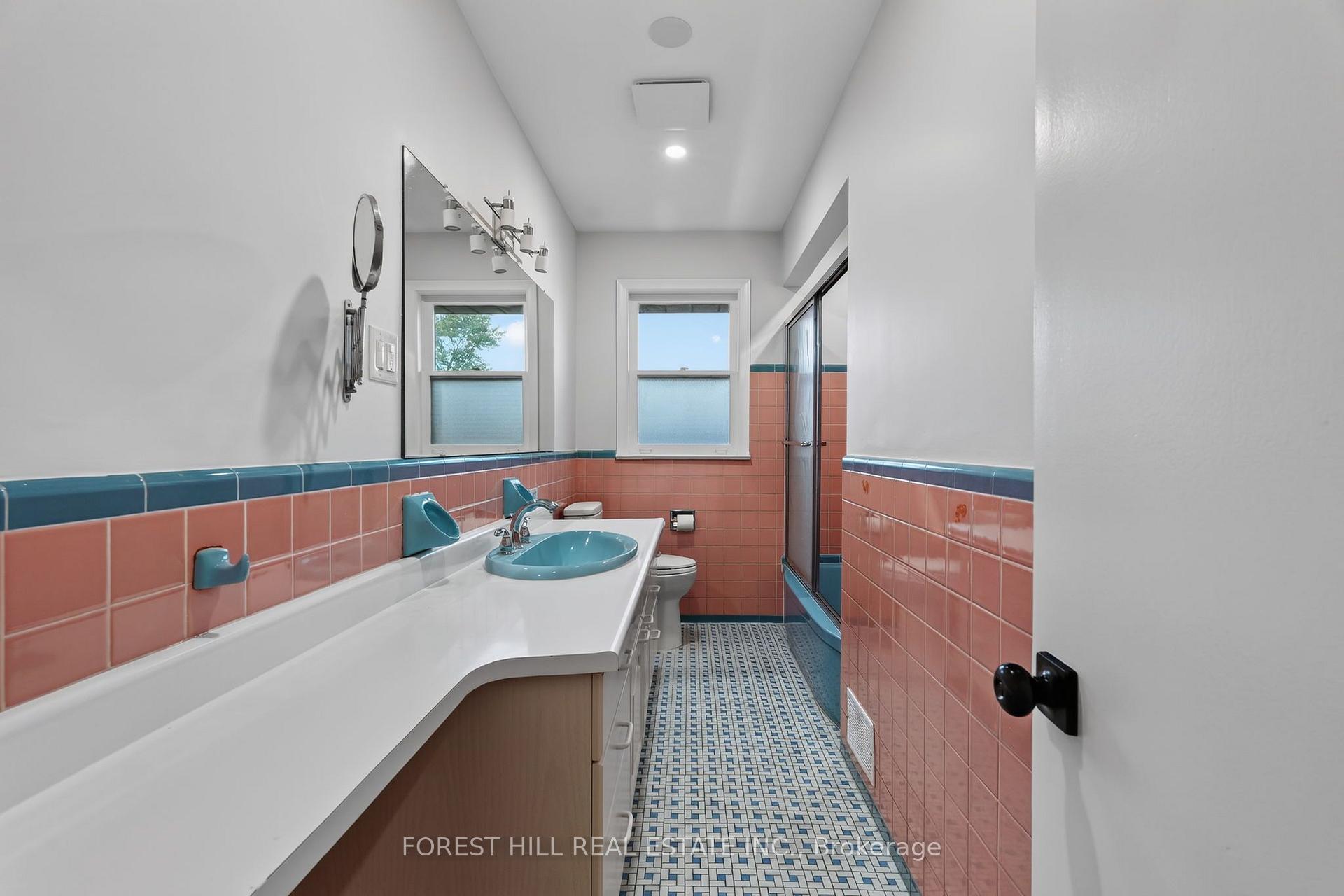 Photo 17 of 169 Overbrook Place, North York, Bathurst Manor — HOMEH