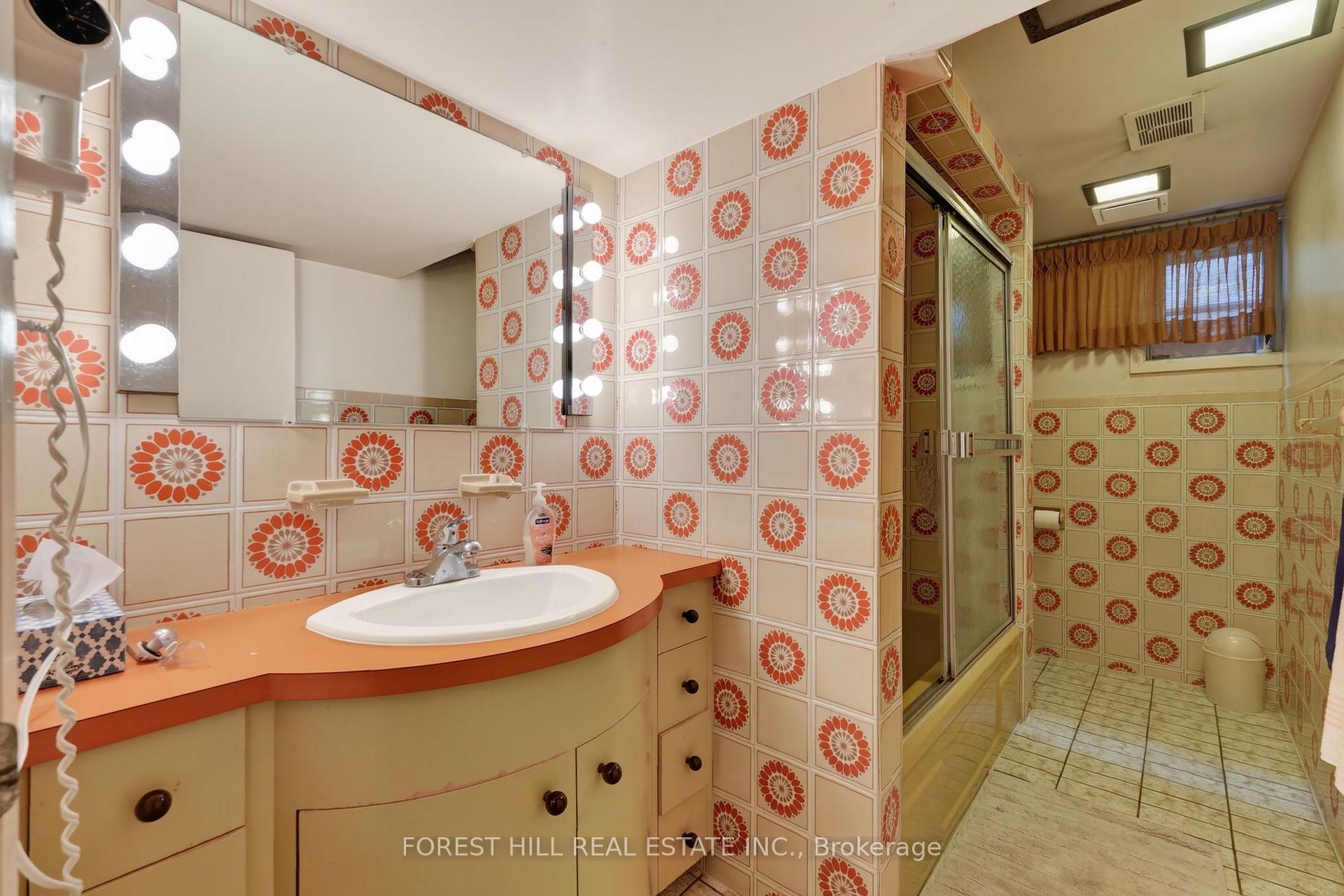 Photo 19 of 169 Overbrook Place, North York, Bathurst Manor — HOMEH