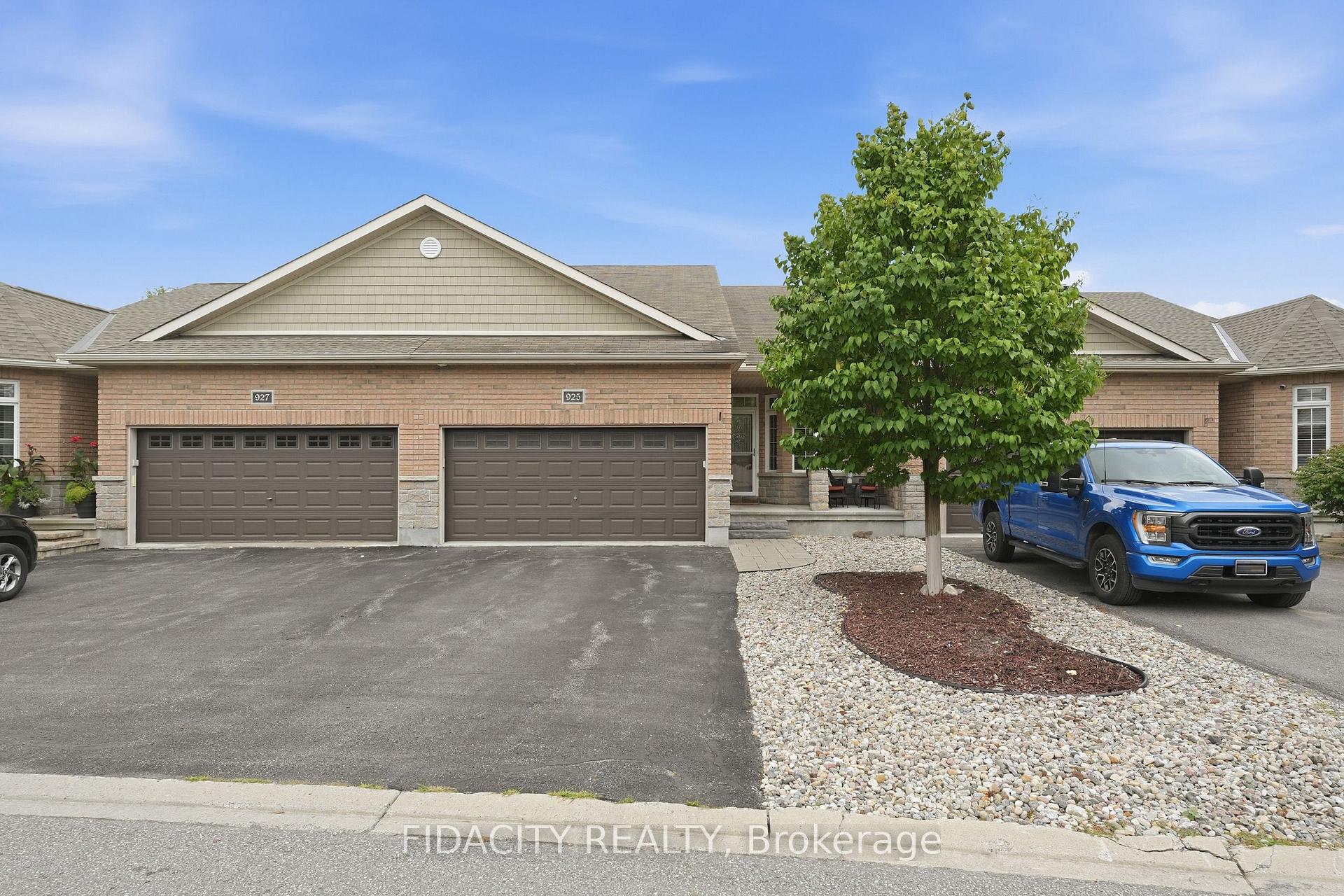 Photo 2 of 925 Burwash Landing, Ottawa, Kanata - Morgan's Grant/South March — HOMEH