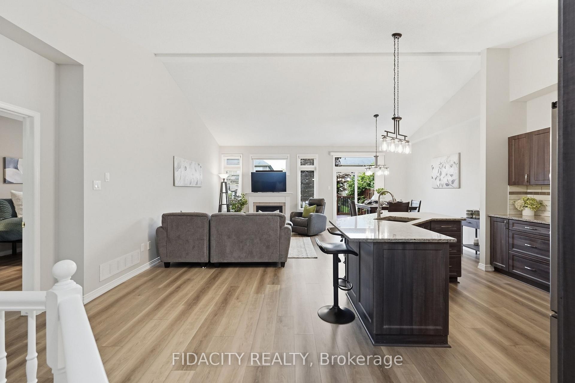 Photo 5 of 925 Burwash Landing, Ottawa, Kanata - Morgan's Grant/South March — HOMEH