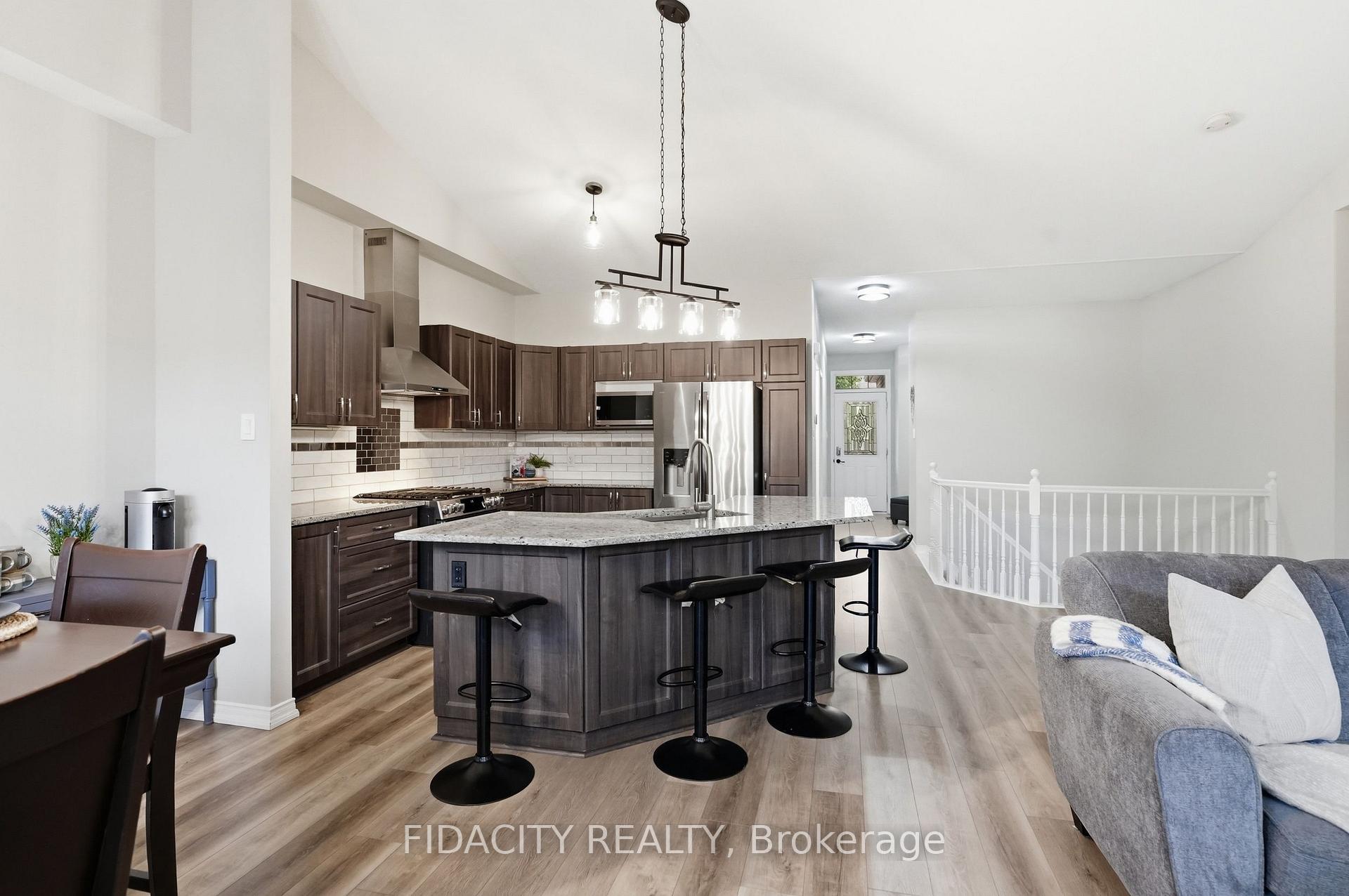 Photo 8 of 925 Burwash Landing, Ottawa, Kanata - Morgan's Grant/South March — HOMEH