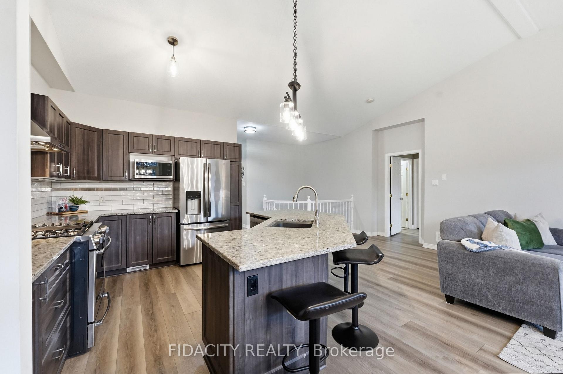 Photo 9 of 925 Burwash Landing, Ottawa, Kanata - Morgan's Grant/South March — HOMEH