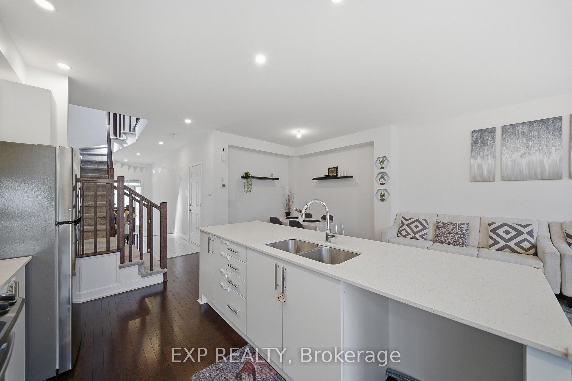 Photo 10 of 57 Robusta Lane, Ottawa, Barrhaven - Heritage Park — HOMEH