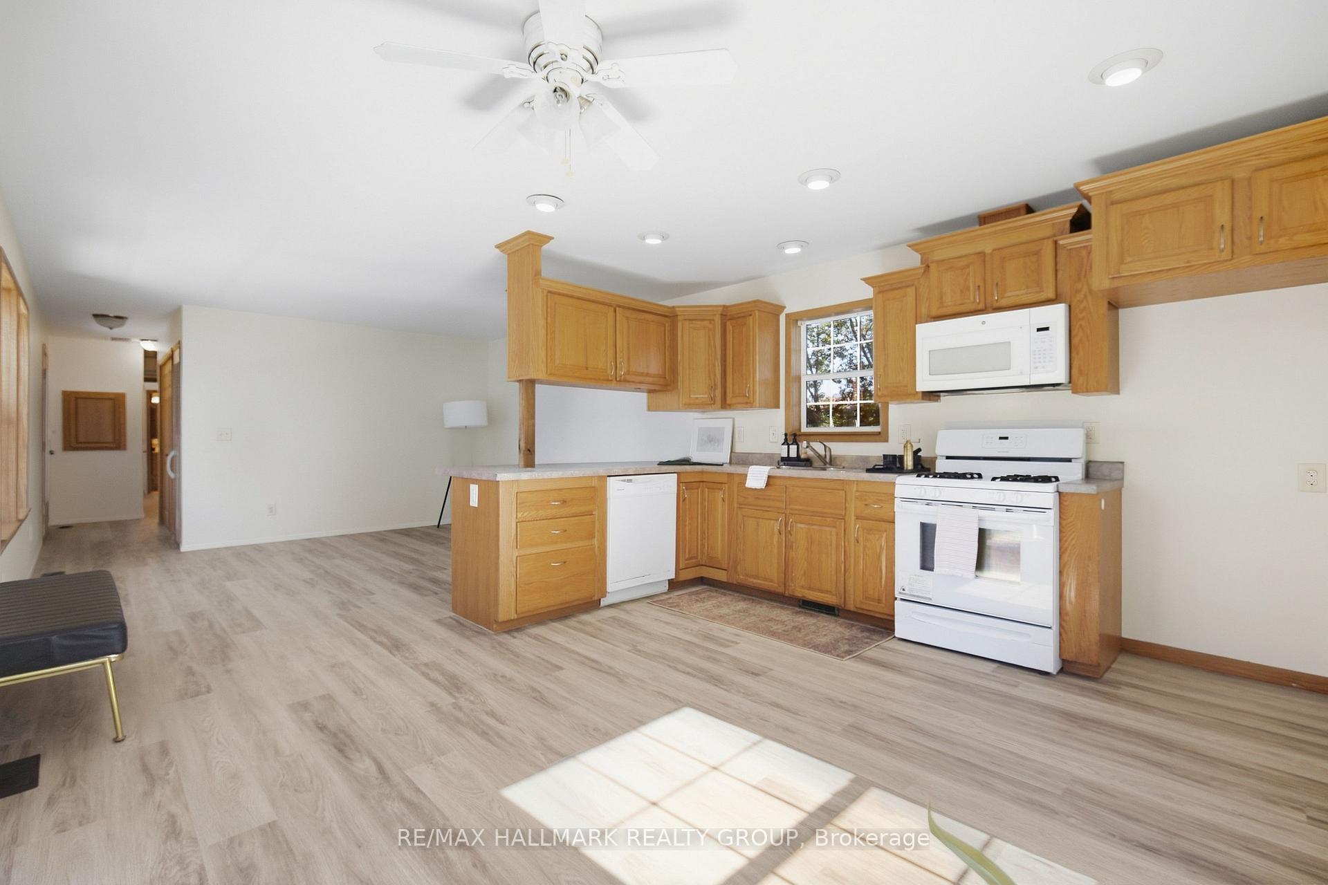 Photo 4 of 14 Pacific Avenue, Ottawa, Bellwood - Industrial Park — HOMEH