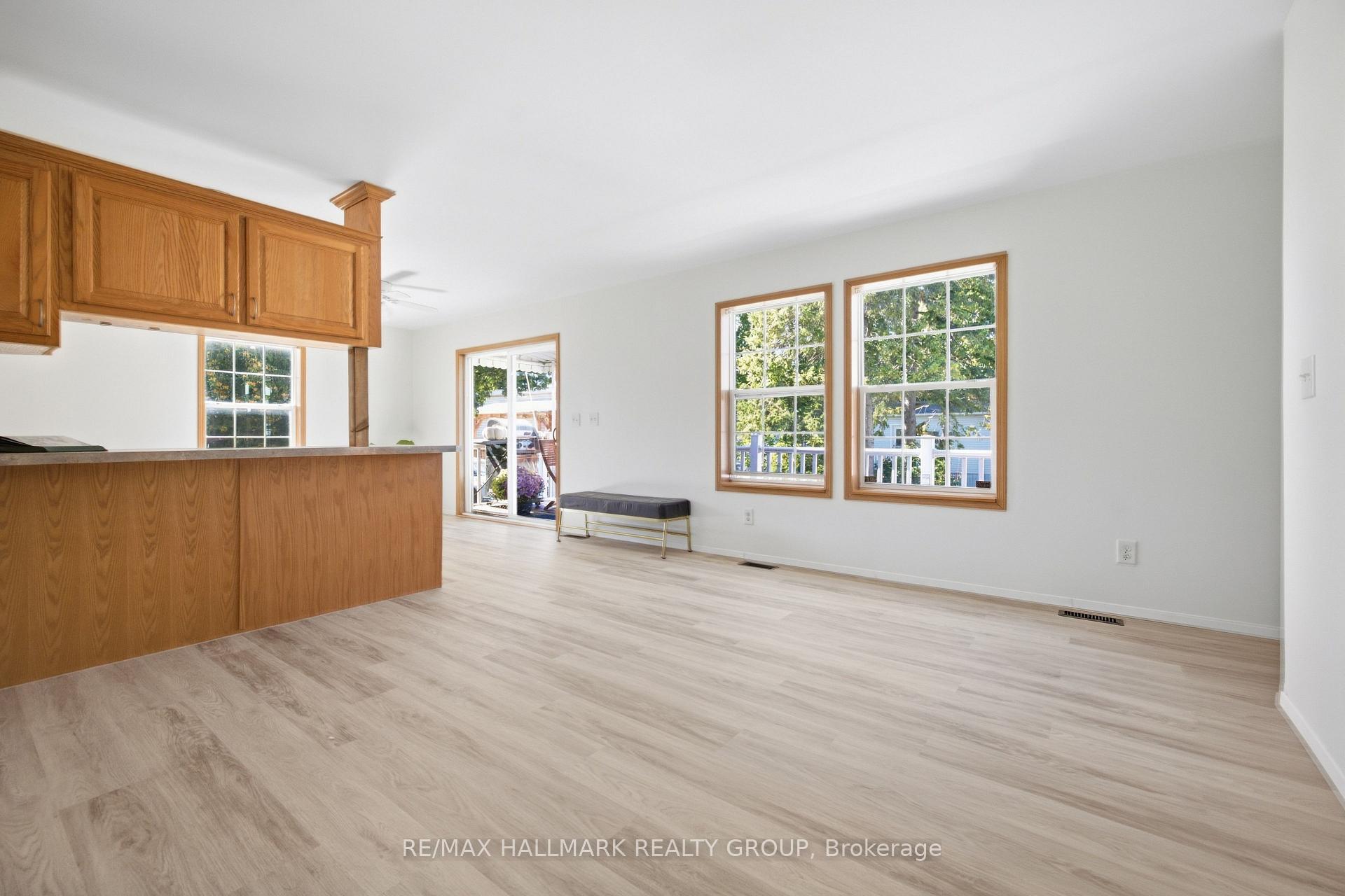 Photo 6 of 14 Pacific Avenue, Ottawa, Bellwood - Industrial Park — HOMEH