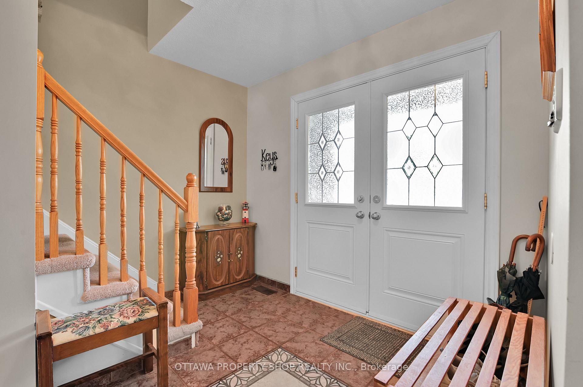 Photo 4 of 6268 Steamer Lane, Ottawa, Convent Glen South — HOMEH