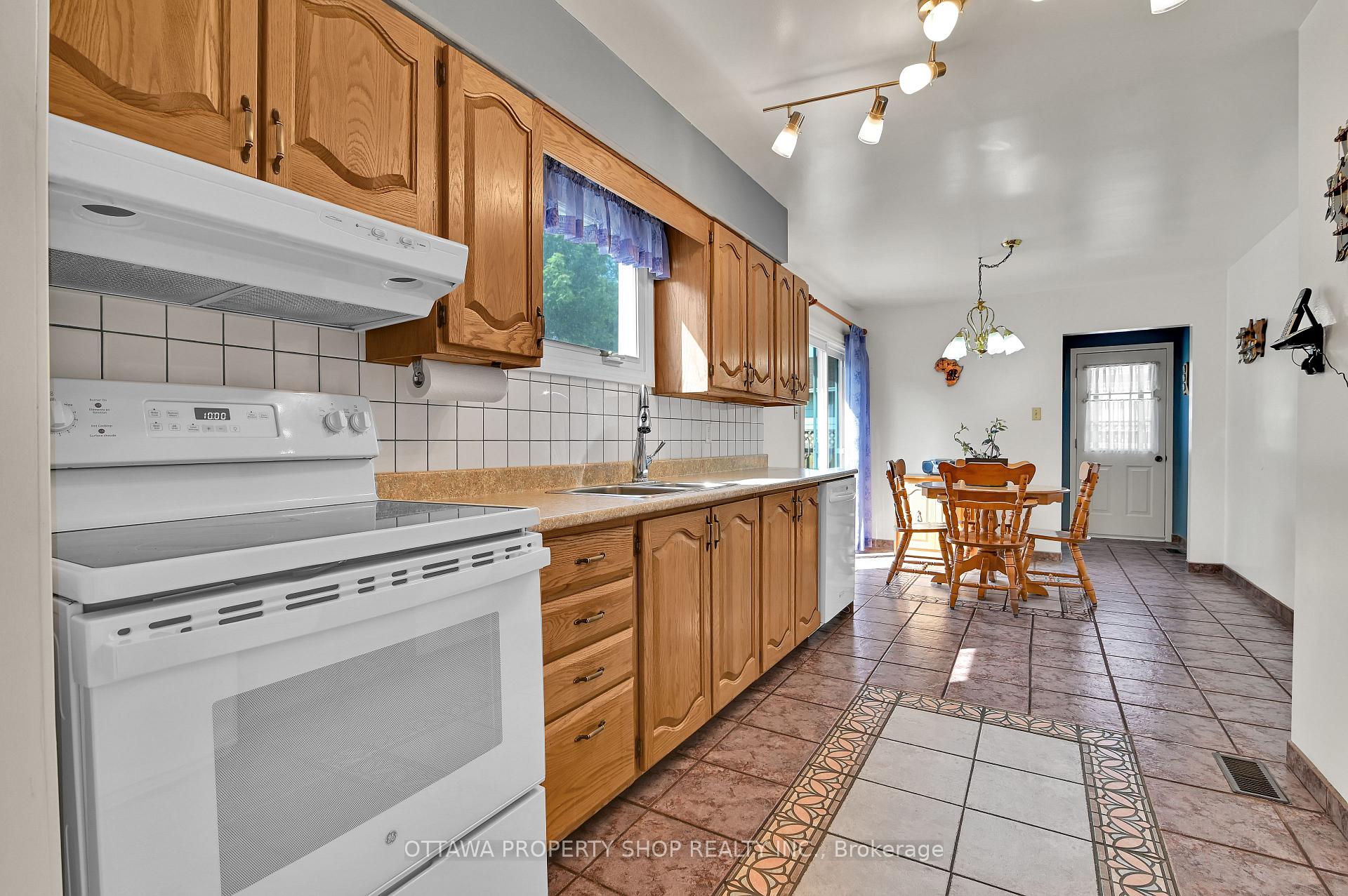 Photo 10 of 6268 Steamer Lane, Ottawa, Convent Glen South — HOMEH