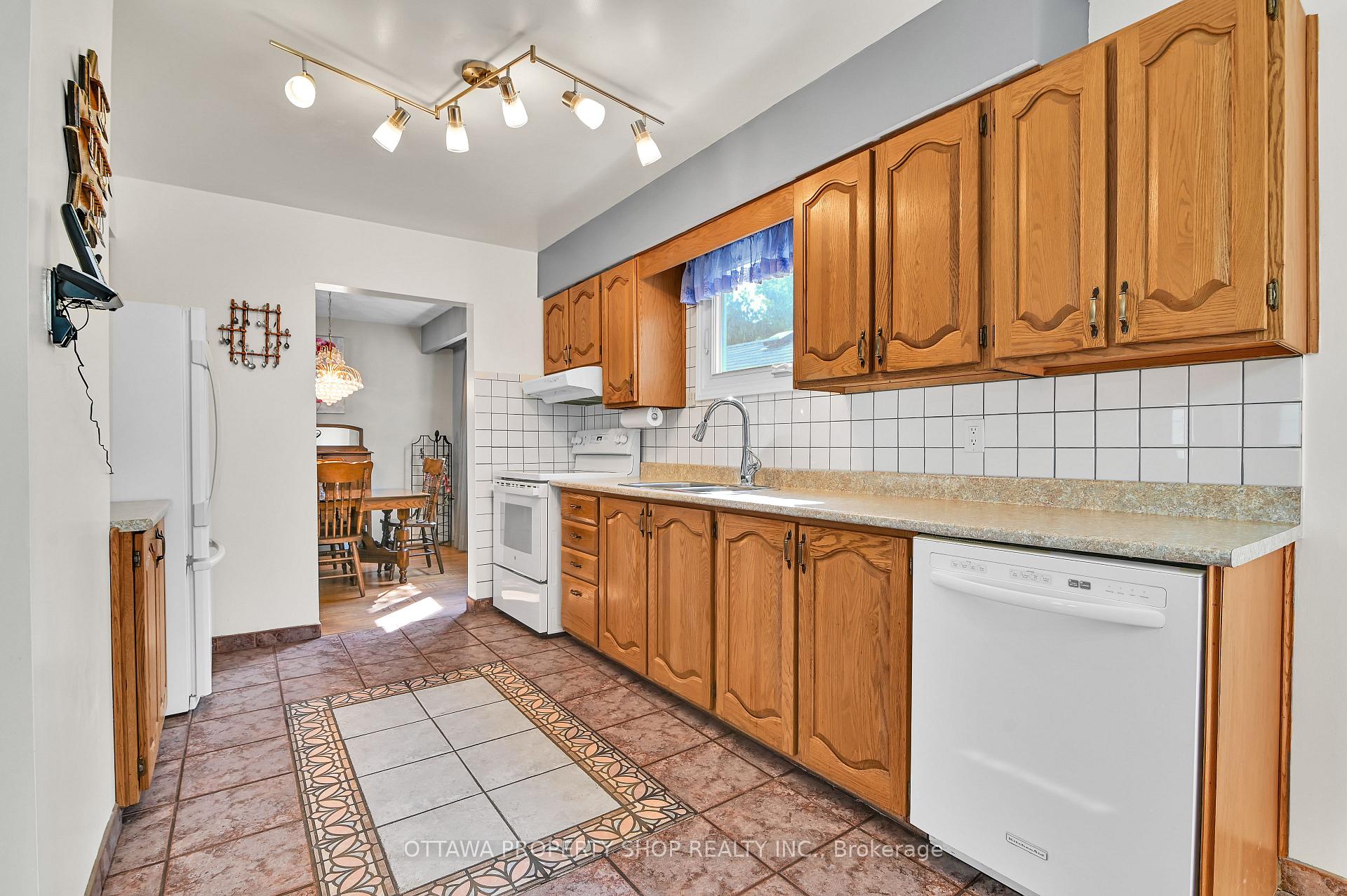 Photo 11 of 6268 Steamer Lane, Ottawa, Convent Glen South — HOMEH