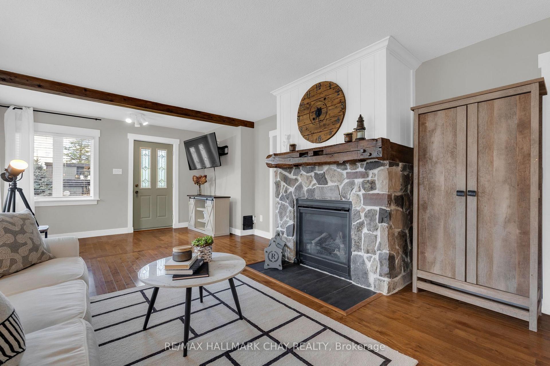 Photo 13 of 47 Lakeside Drive, Innisfil, Rural Innisfil — HOMEH