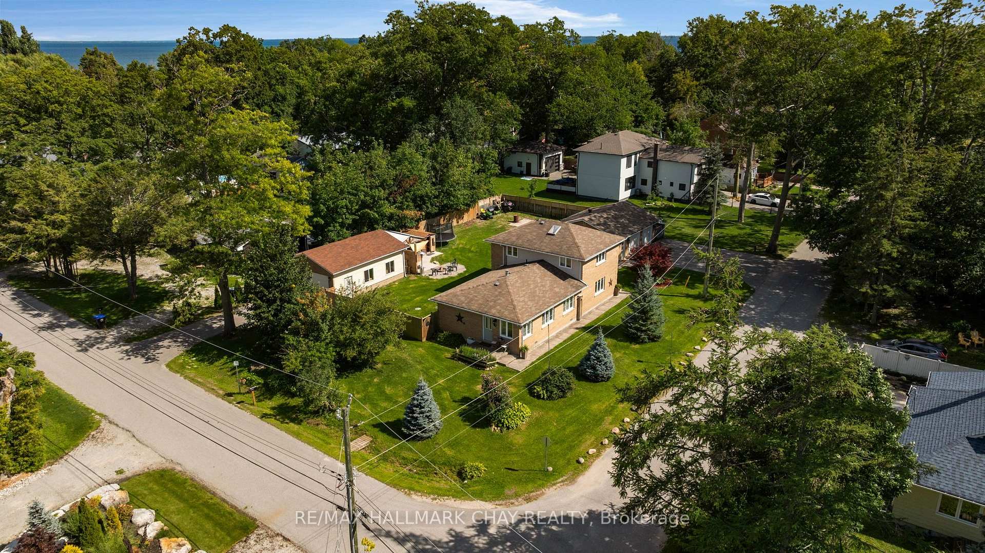 Photo 32 of 47 Lakeside Drive, Innisfil, Rural Innisfil — HOMEH