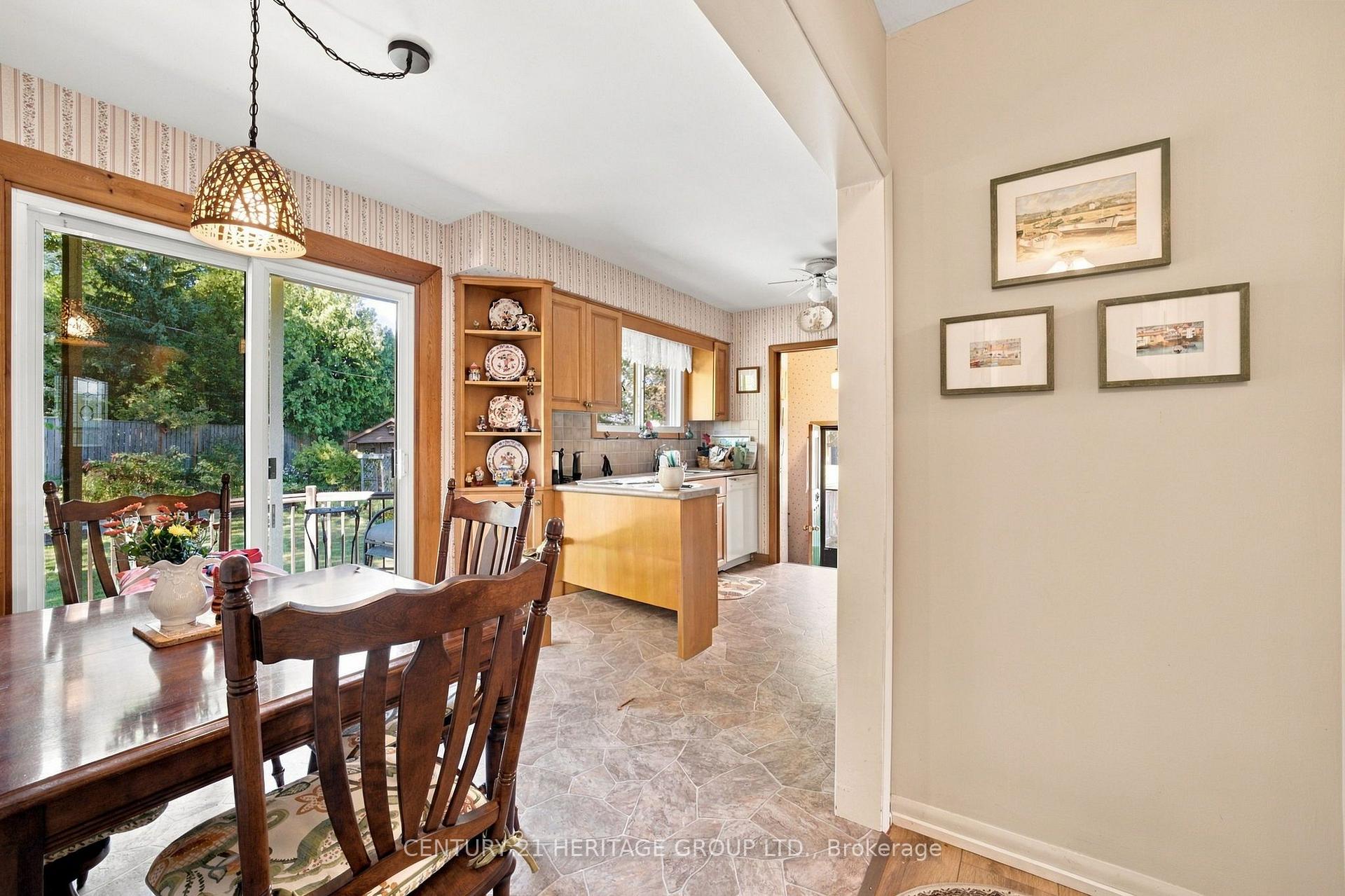 Photo 3 of 509 Walnut Crescent, Burlington, Roseland — HOMEH