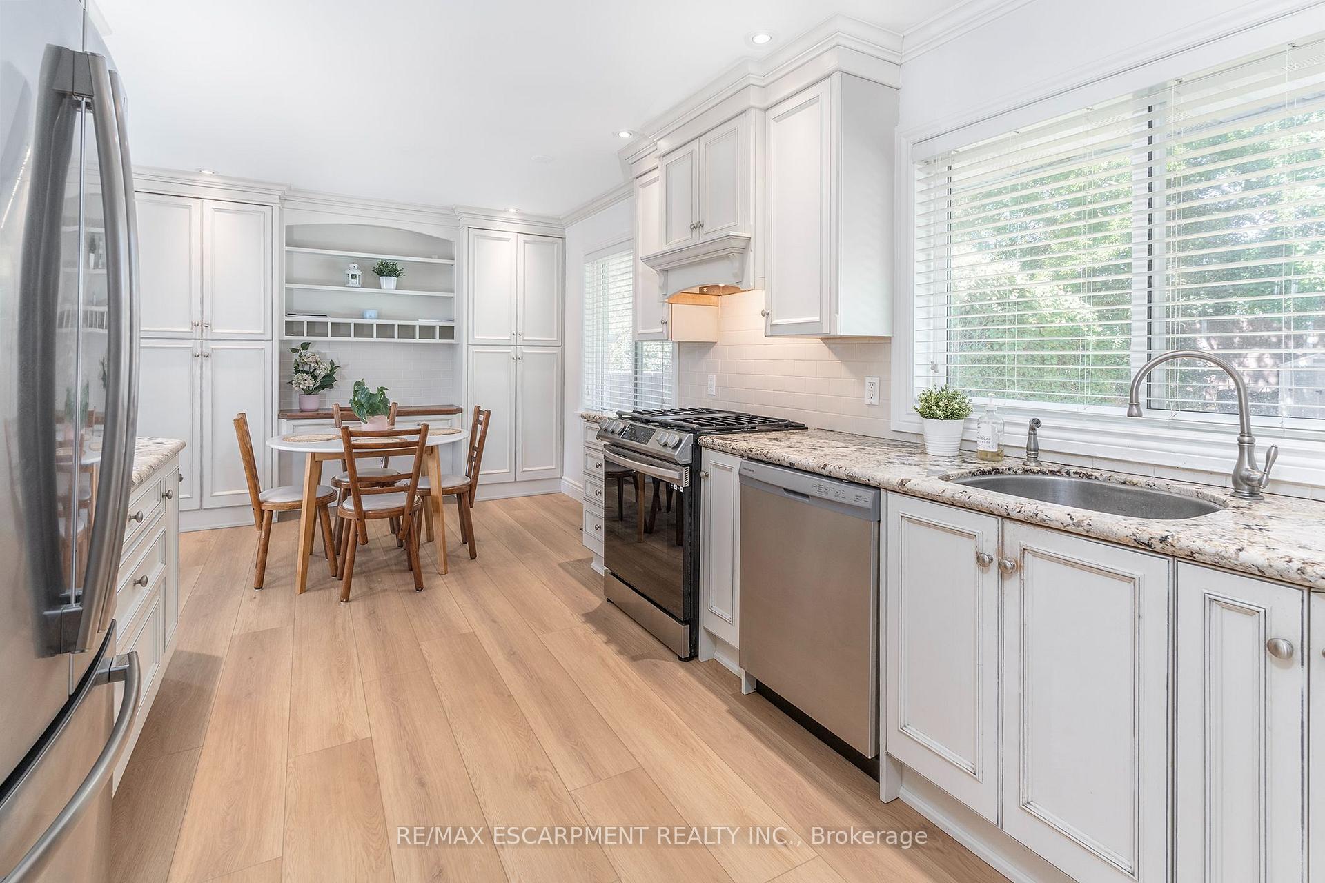 Photo 7 of 43 Miller Drive, Hamilton, Ancaster — HOMEH