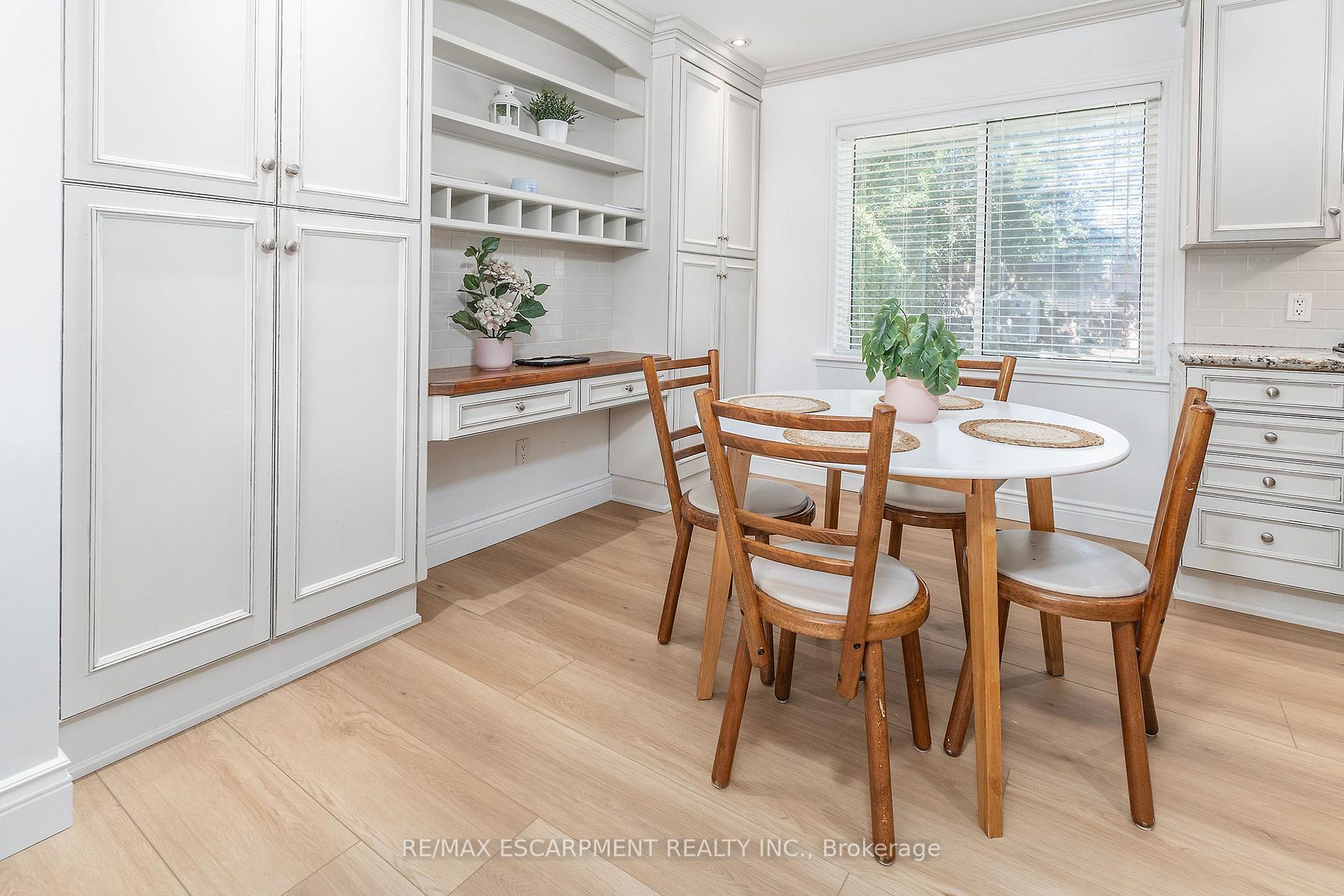 Photo 8 of 43 Miller Drive, Hamilton, Ancaster — HOMEH
