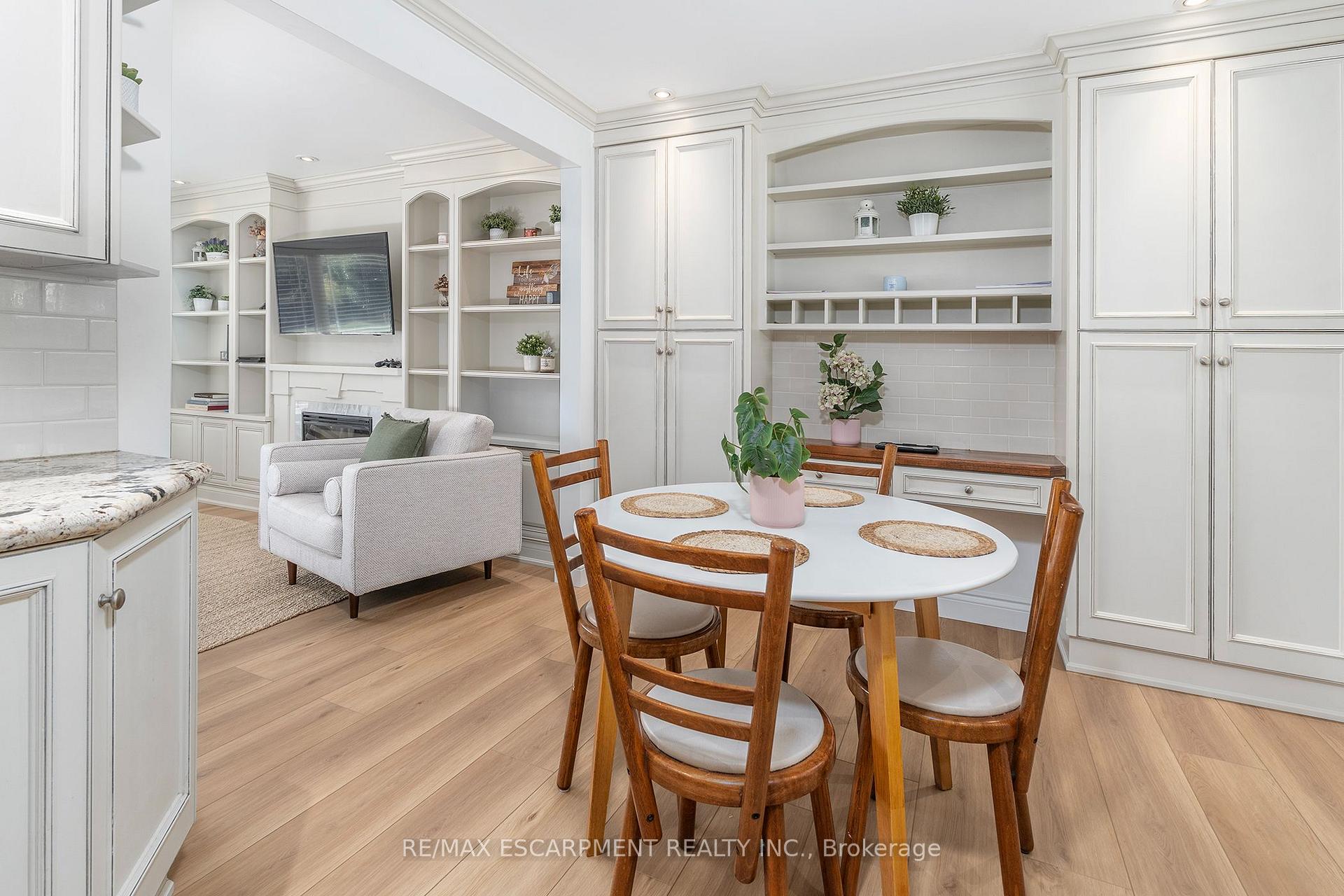 Photo 9 of 43 Miller Drive, Hamilton, Ancaster — HOMEH