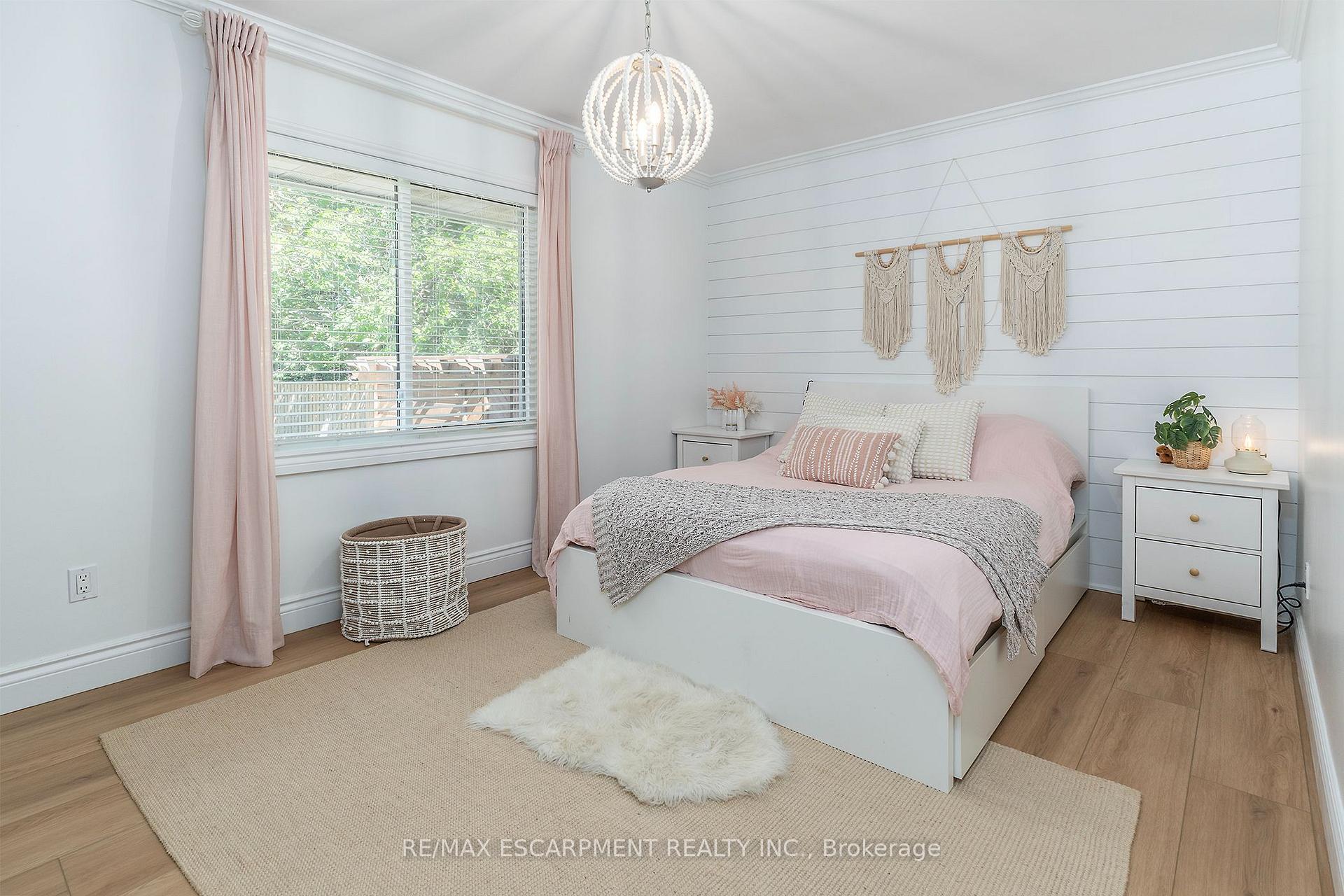 Photo 10 of 43 Miller Drive, Hamilton, Ancaster — HOMEH