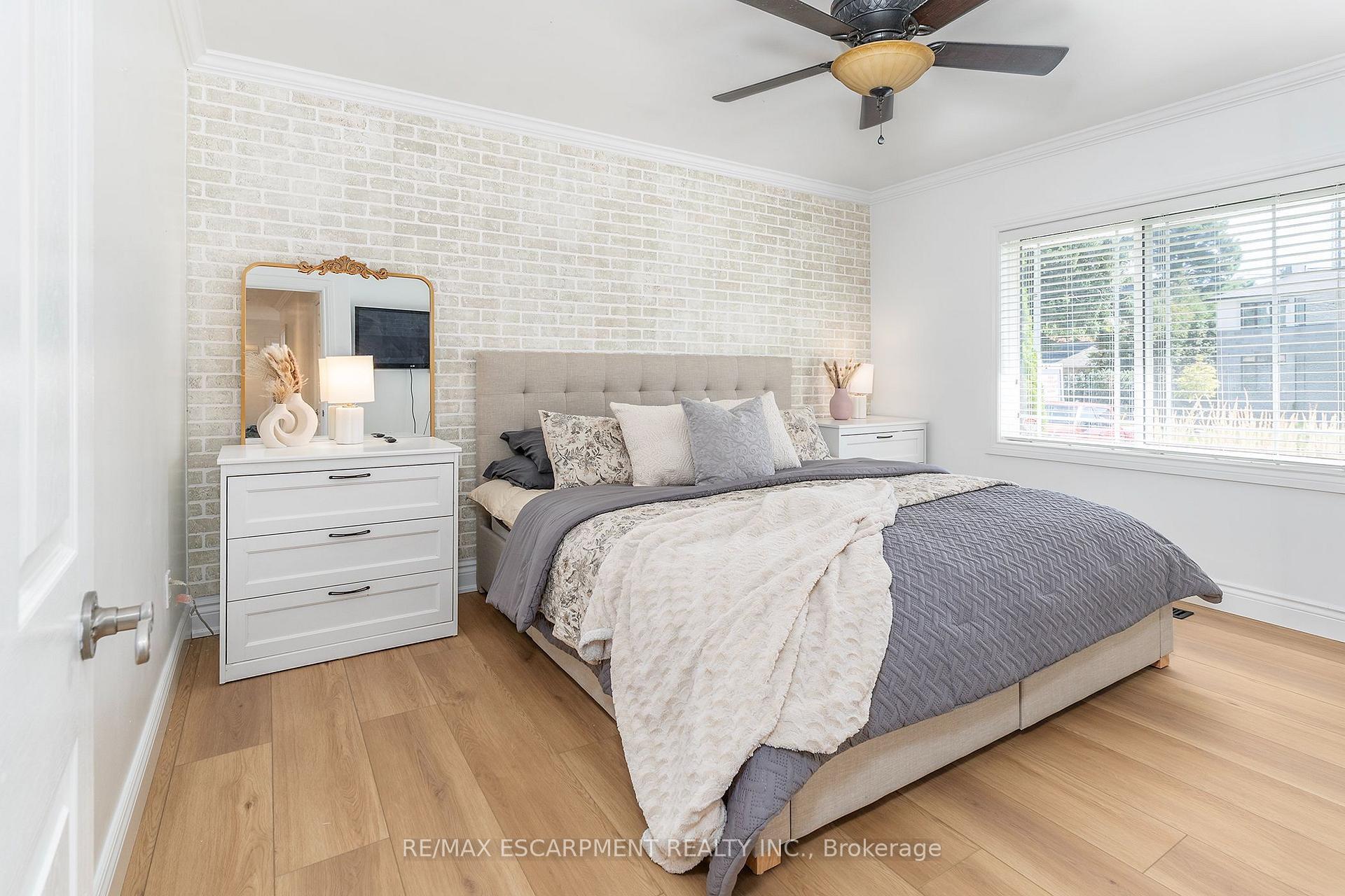 Photo 11 of 43 Miller Drive, Hamilton, Ancaster — HOMEH