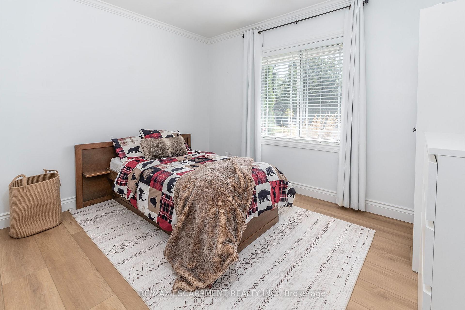 Photo 12 of 43 Miller Drive, Hamilton, Ancaster — HOMEH