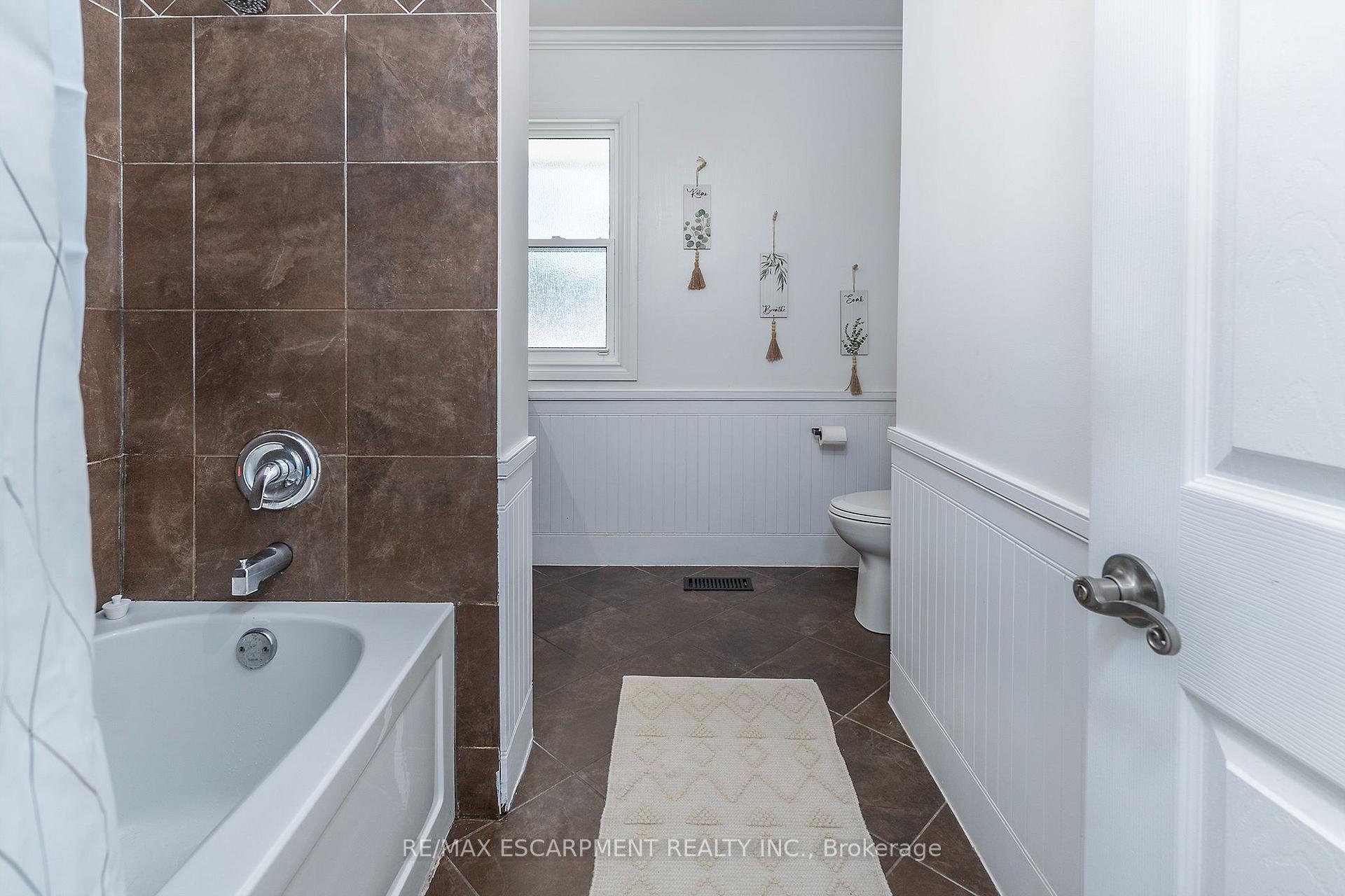 Photo 14 of 43 Miller Drive, Hamilton, Ancaster — HOMEH