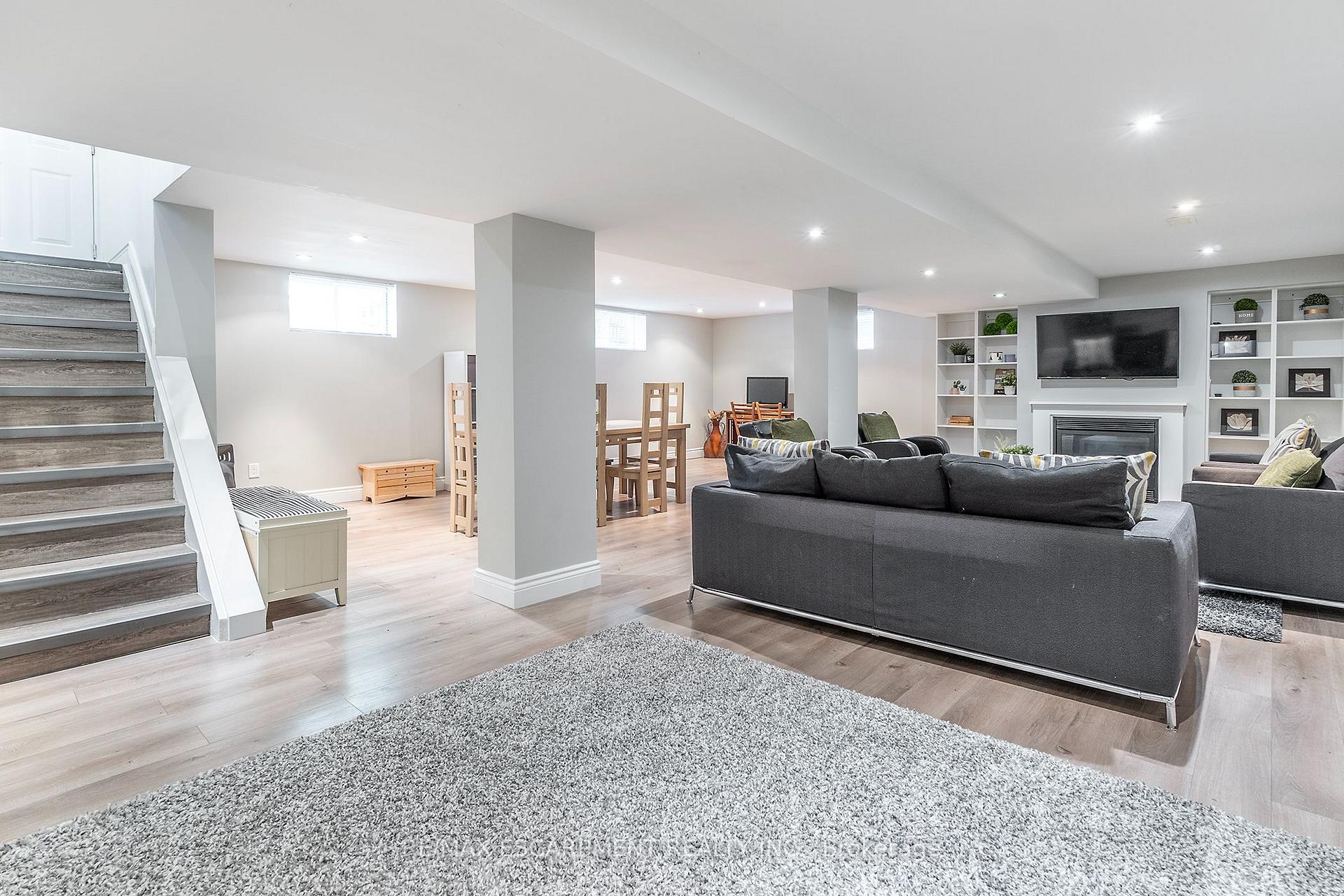 Photo 15 of 43 Miller Drive, Hamilton, Ancaster — HOMEH