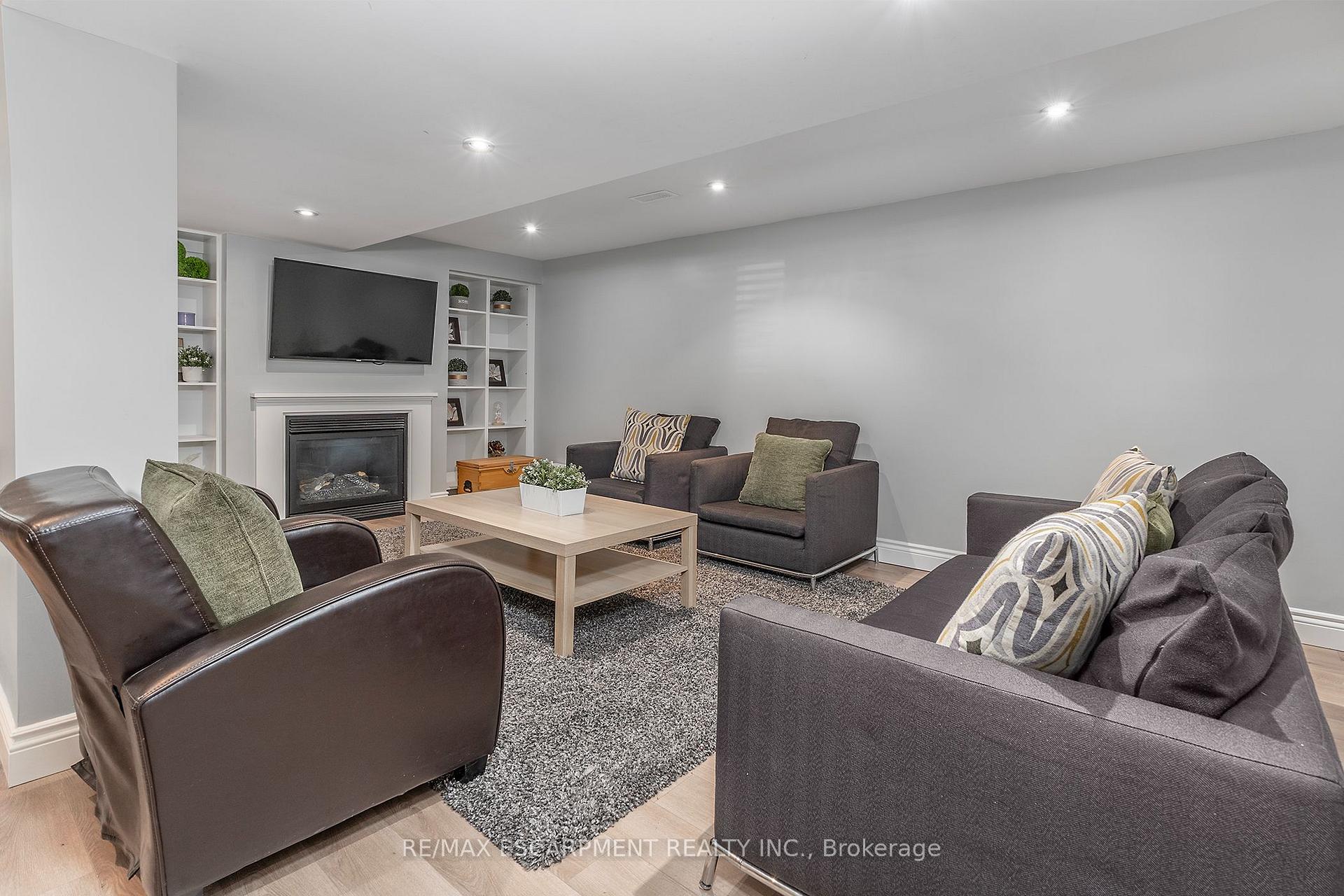 Photo 16 of 43 Miller Drive, Hamilton, Ancaster — HOMEH