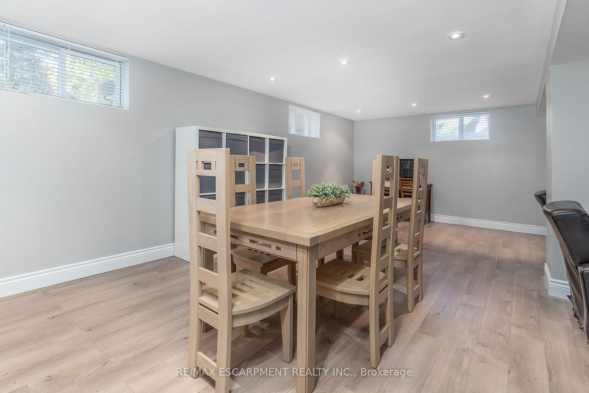 Photo 17 of 43 Miller Drive, Hamilton, Ancaster — HOMEH