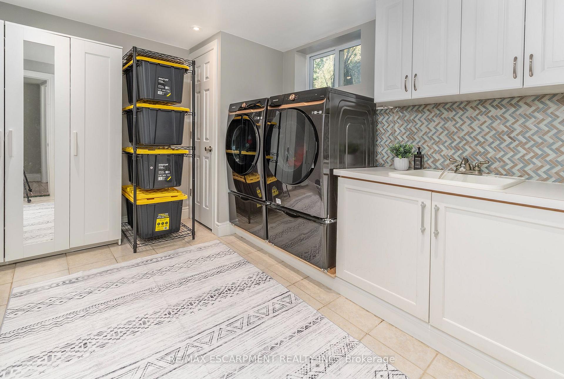 Photo 20 of 43 Miller Drive, Hamilton, Ancaster — HOMEH