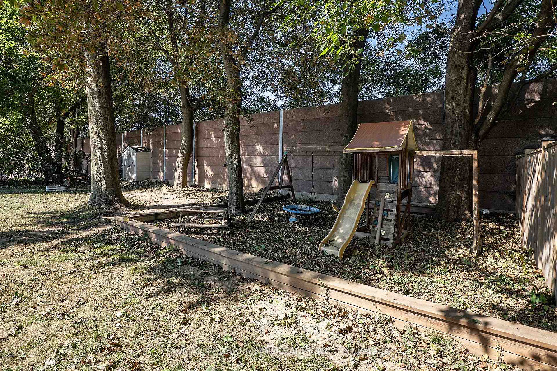 Photo 26 of 43 Miller Drive, Hamilton, Ancaster — HOMEH