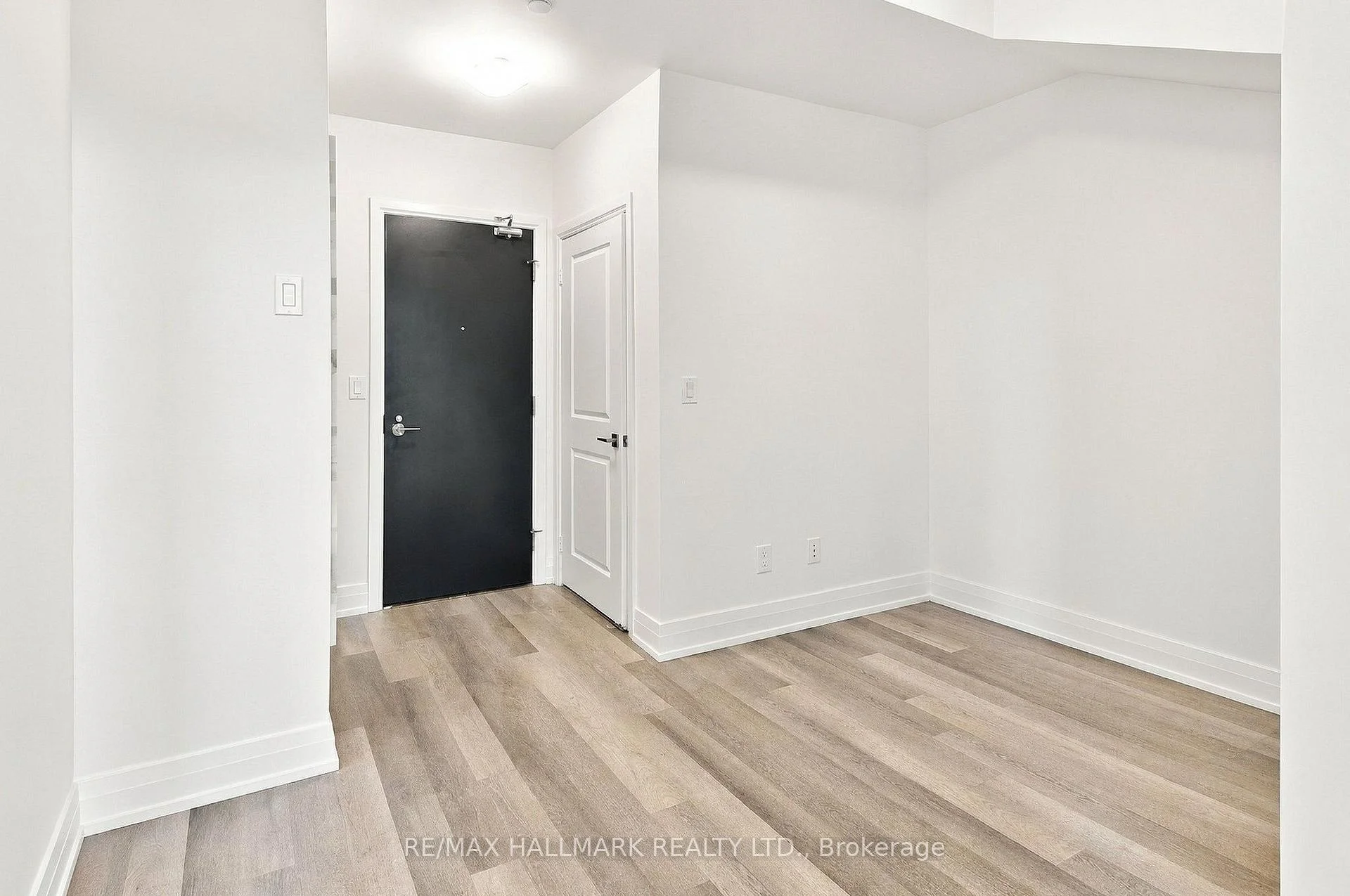 Photo 9 of Unit 703, 3600 Highway 7, Vaughan, Vaughan Corporate Centre — HOMEH