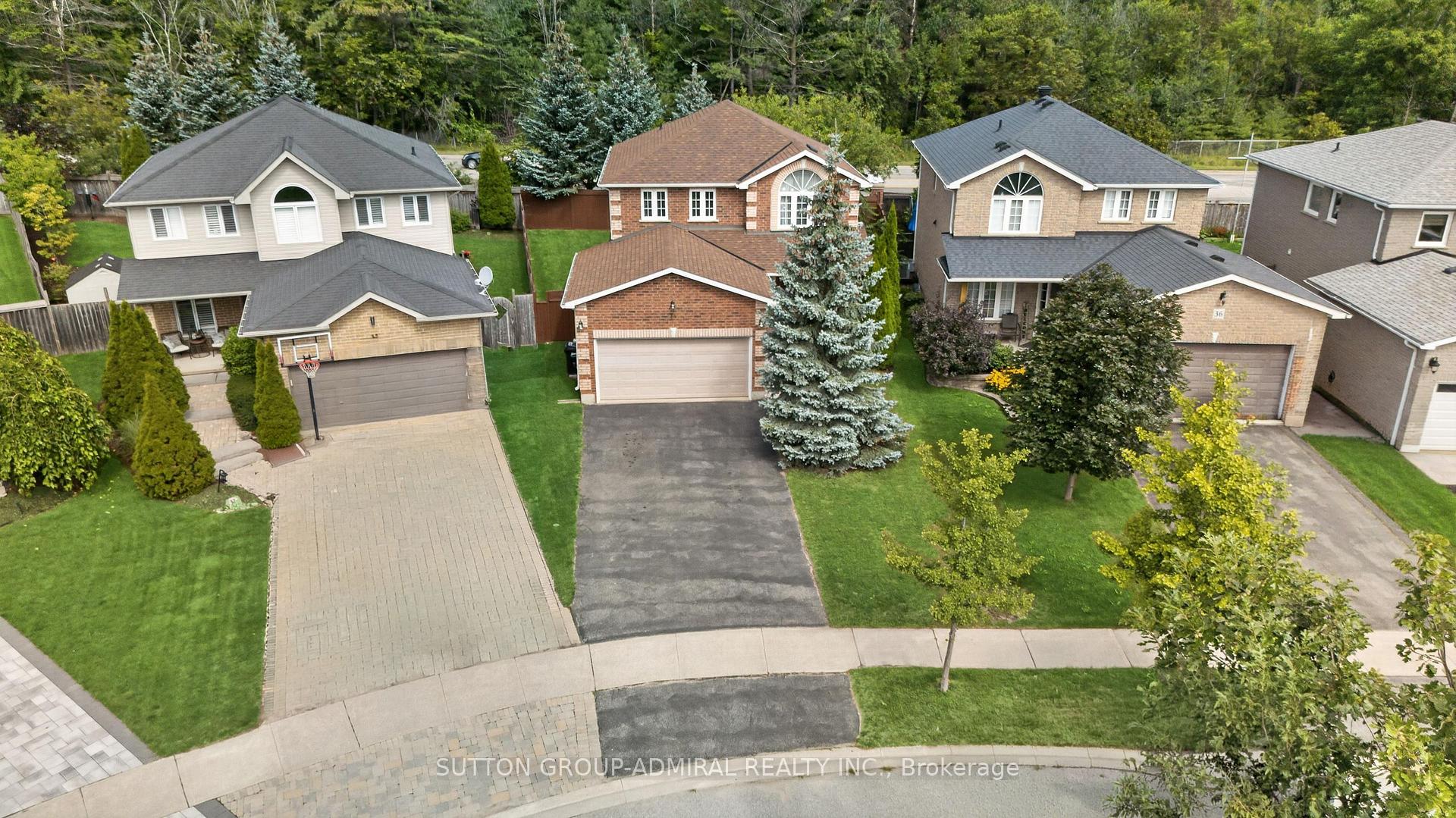 Photo 2 of 34 Balmoral Place, Barrie, Innis-Shore — HOMEH