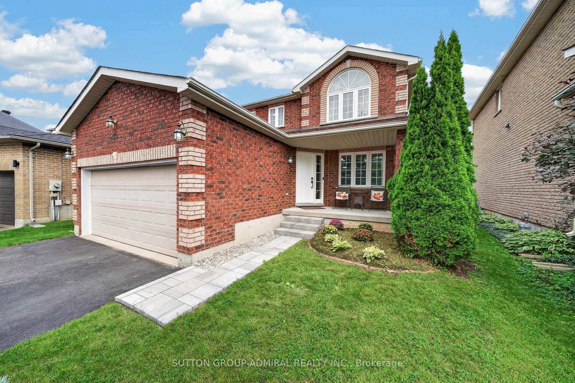Photo 4 of 34 Balmoral Place, Barrie, Innis-Shore — HOMEH