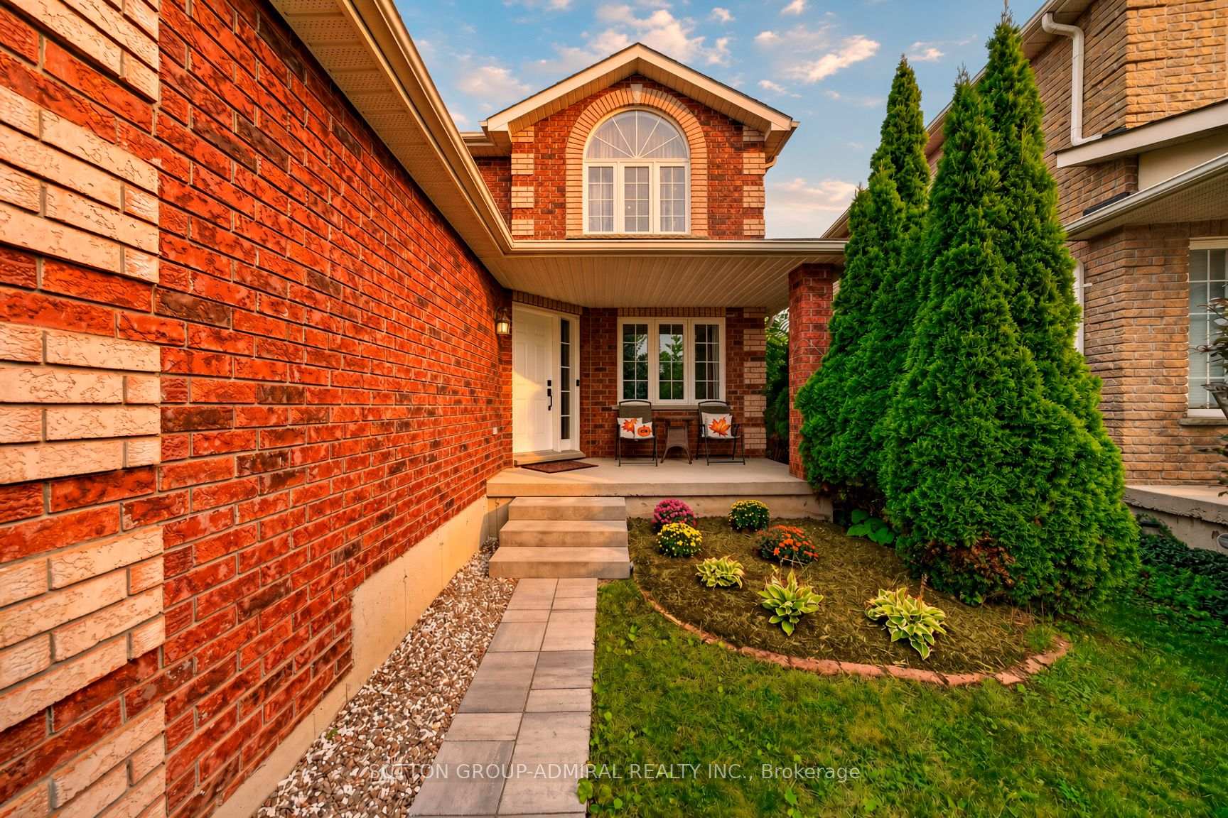 Photo 5 of 34 Balmoral Place, Barrie, Innis-Shore — HOMEH