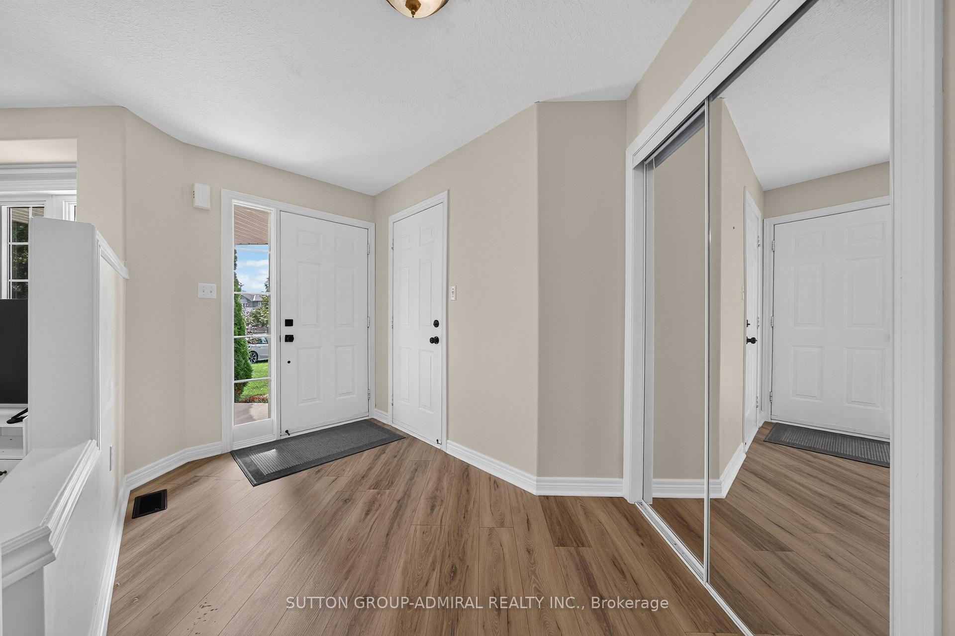Photo 7 of 34 Balmoral Place, Barrie, Innis-Shore — HOMEH