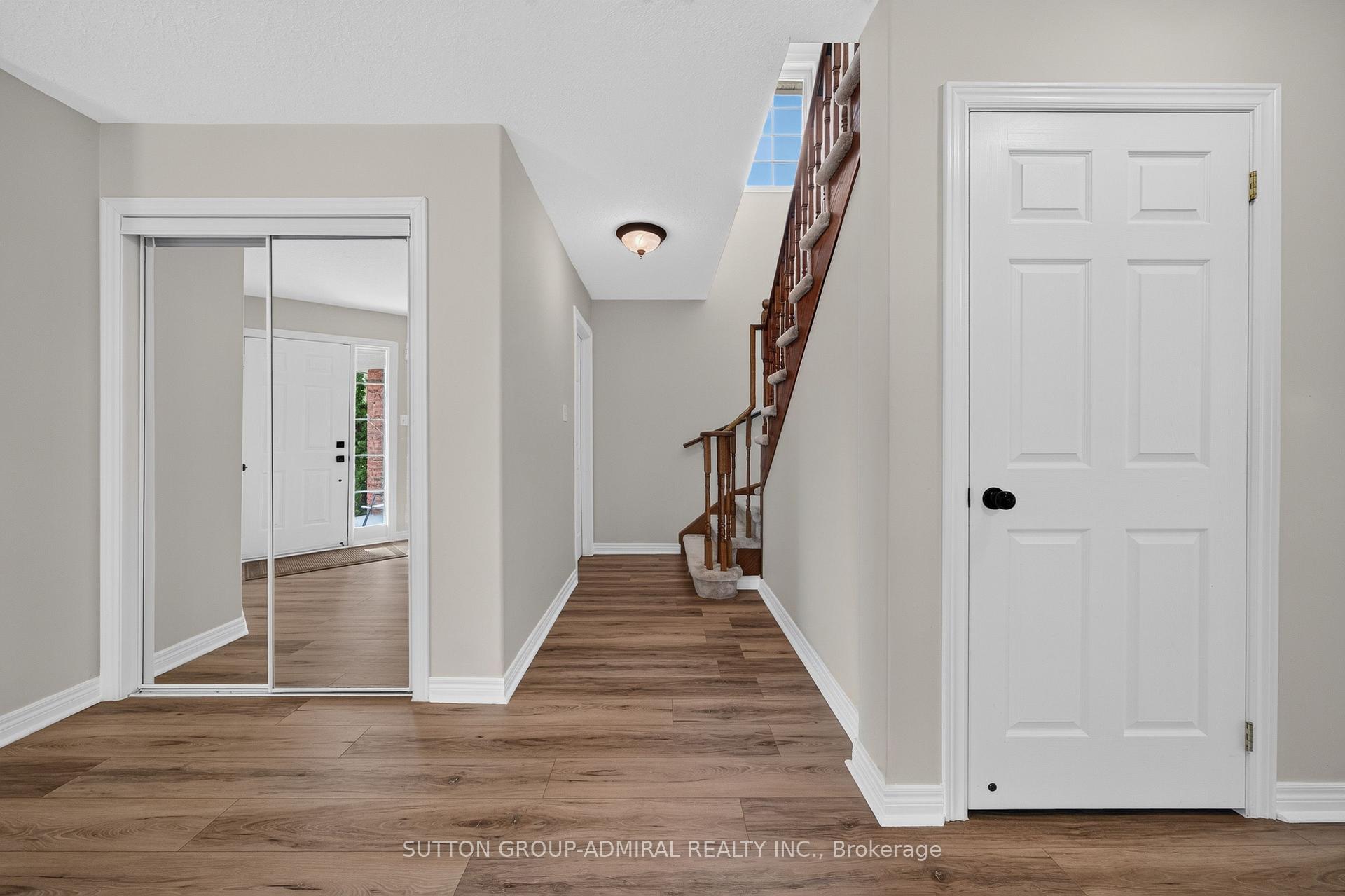 Photo 8 of 34 Balmoral Place, Barrie, Innis-Shore — HOMEH