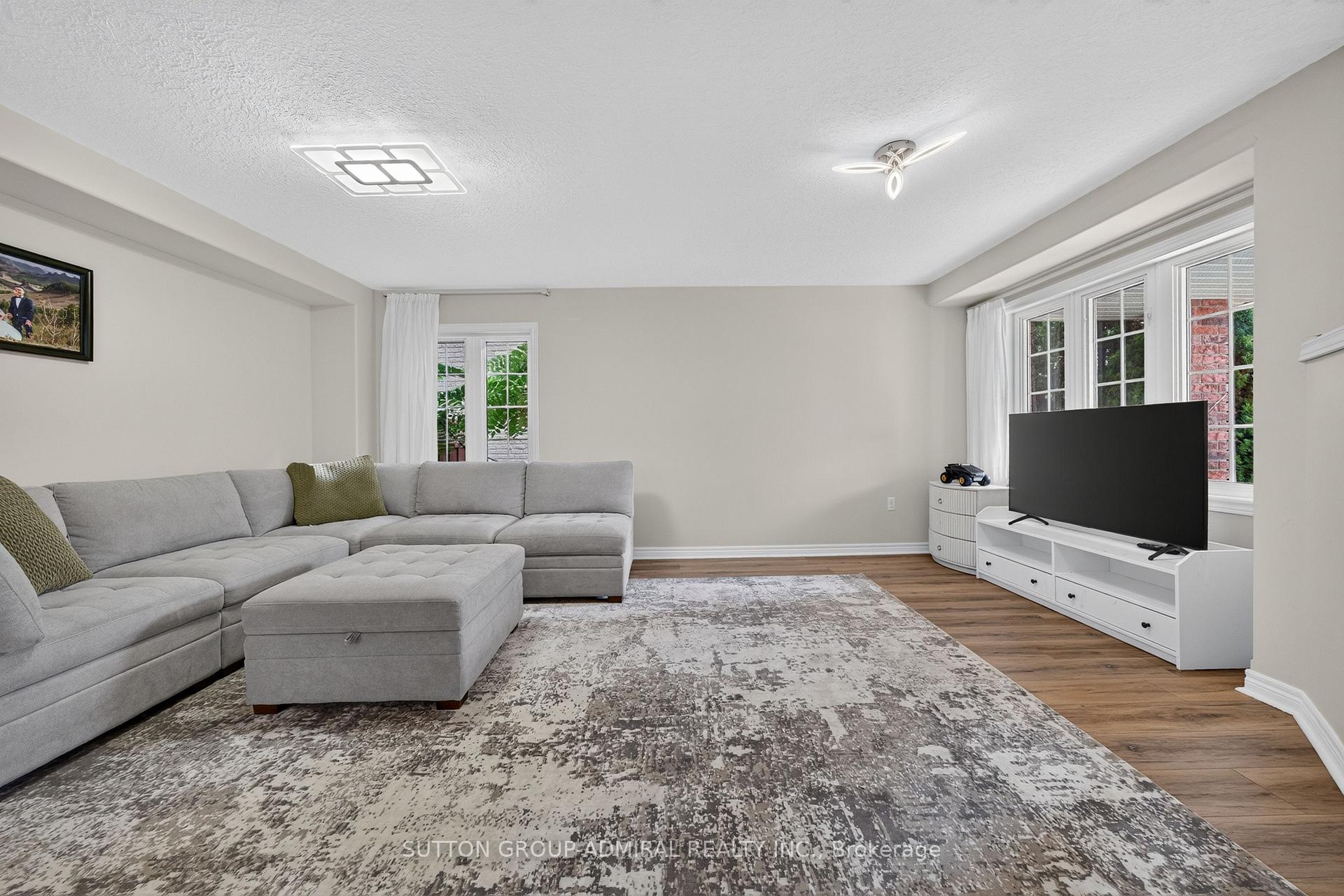 Photo 9 of 34 Balmoral Place, Barrie, Innis-Shore — HOMEH