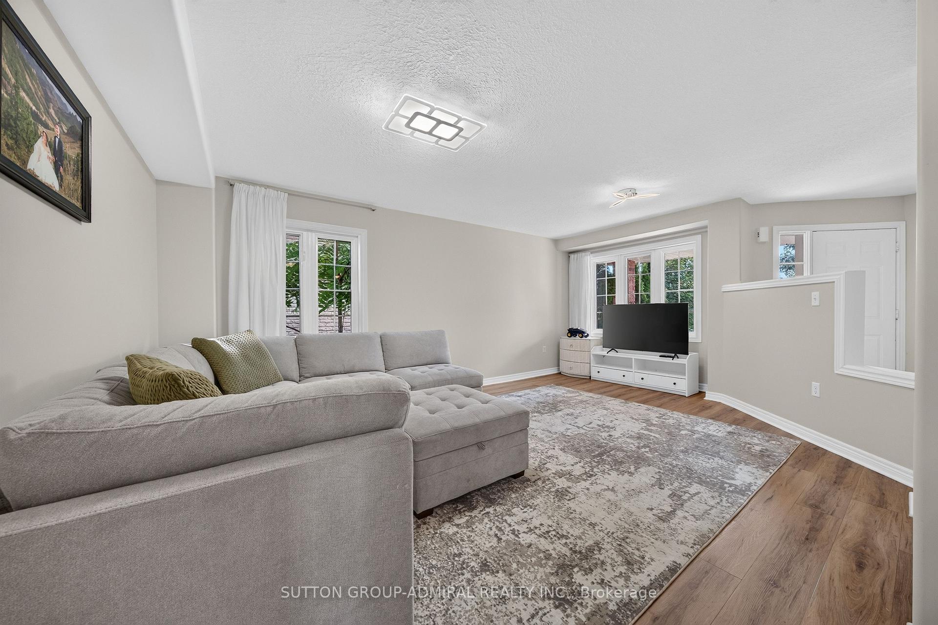 Photo 11 of 34 Balmoral Place, Barrie, Innis-Shore — HOMEH